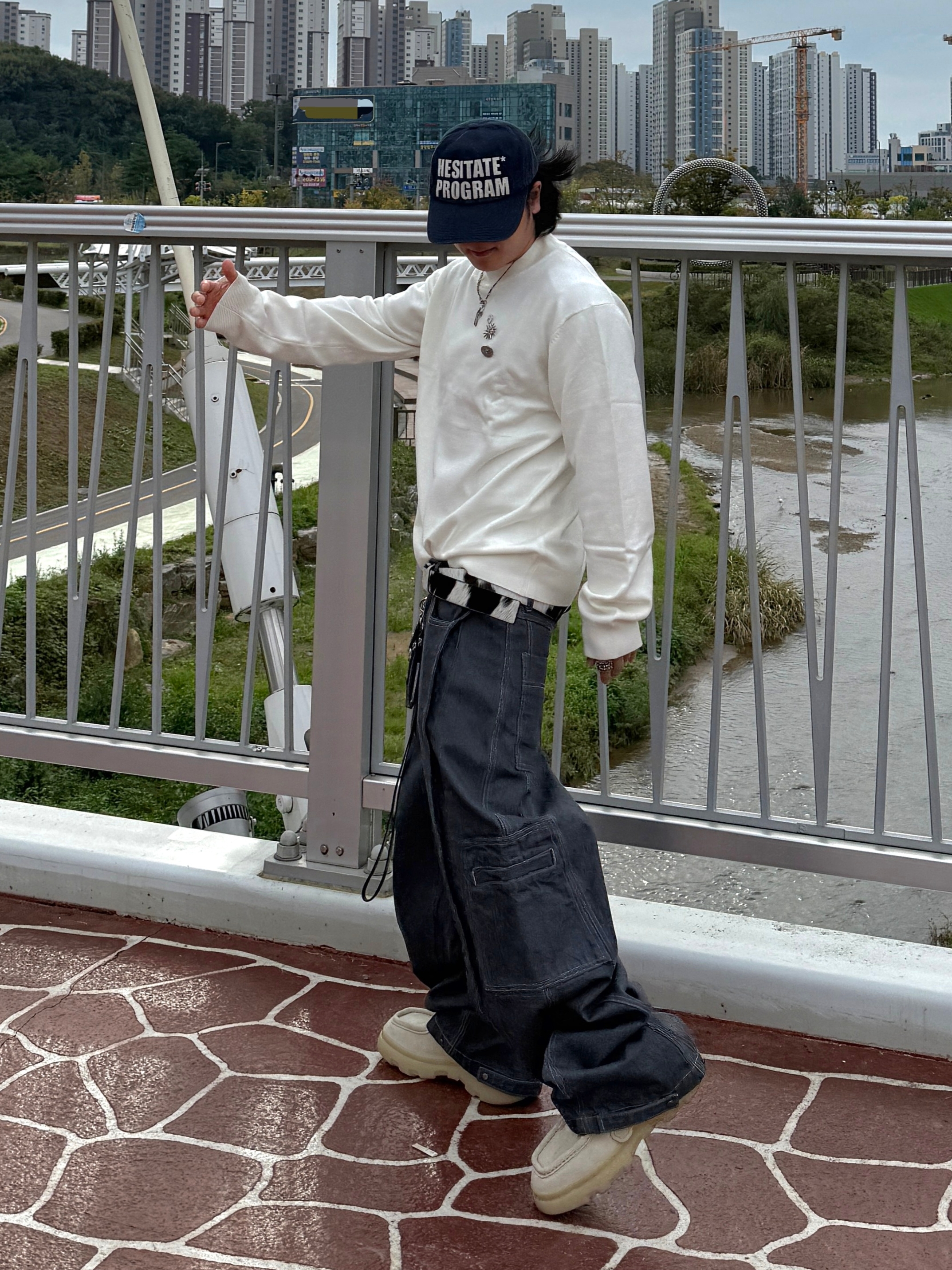 Burberry Suede Creeper Mid Shoes Clay, The Coldest Moment Program Cap Navy 착용 스타일 - 4