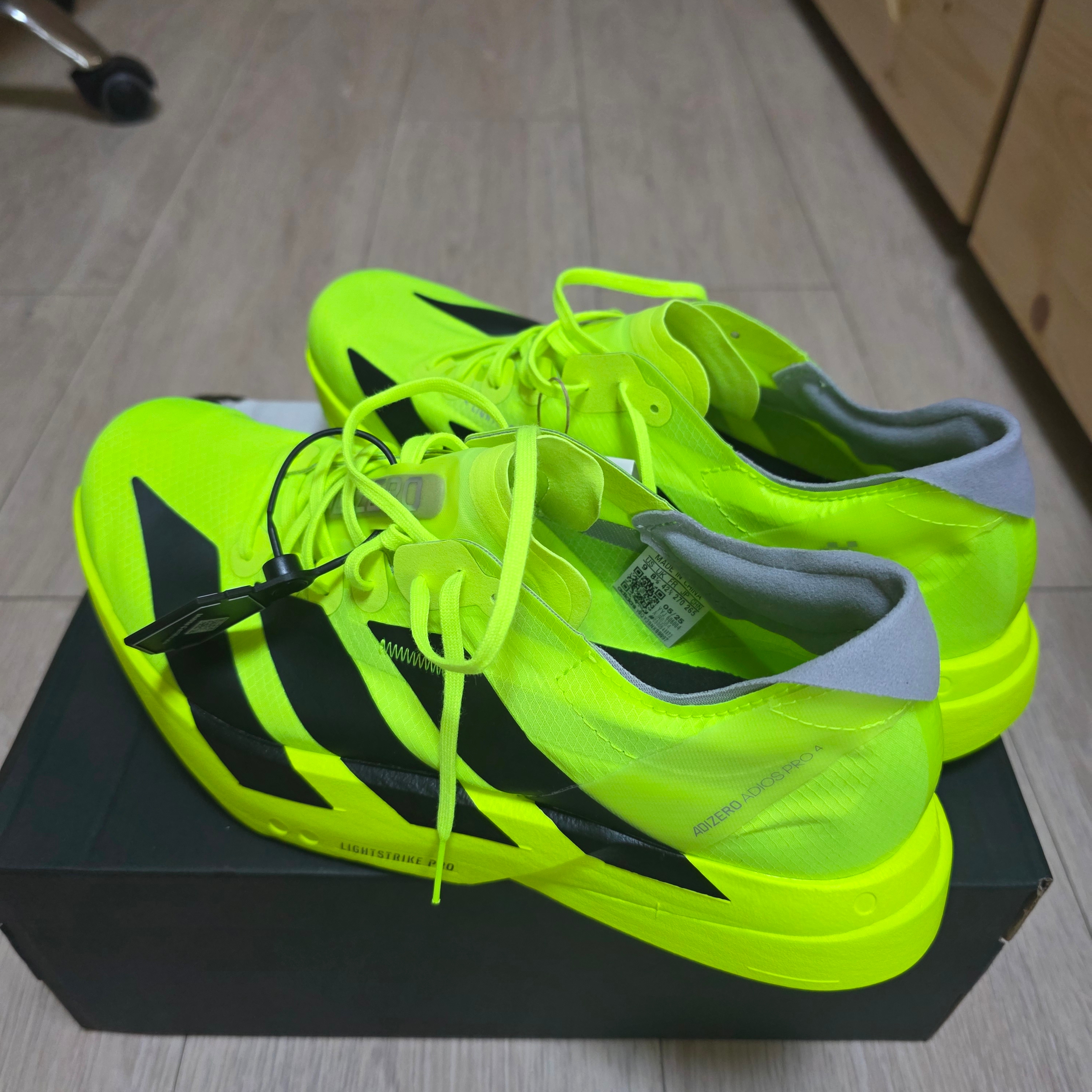 Adidas Adizero Adios Pro 4 Lucid Lemon Core Black 착용 스타일 - 1