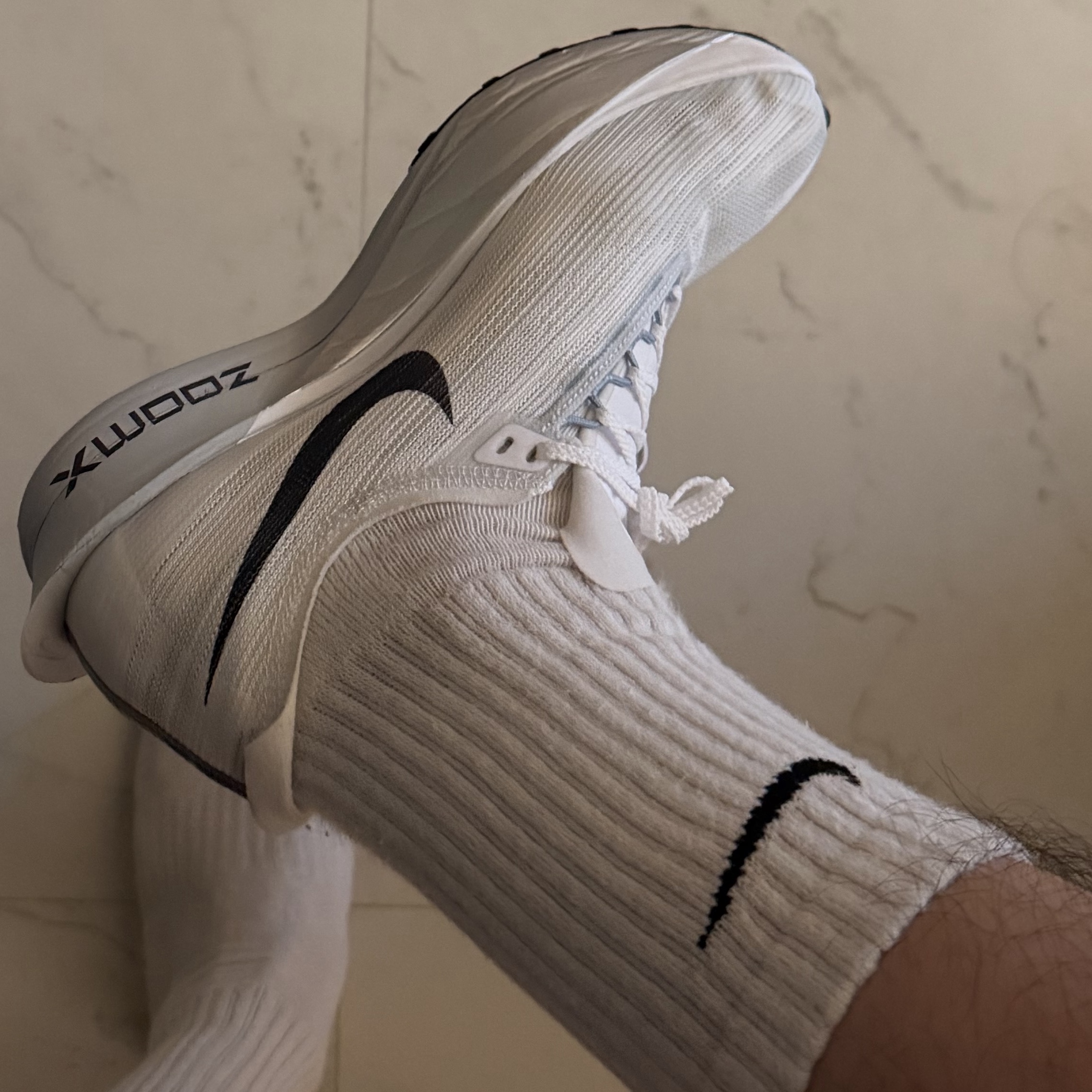 Nike ZoomX Streakfly 2 White Obsidian Mist 착용 스타일