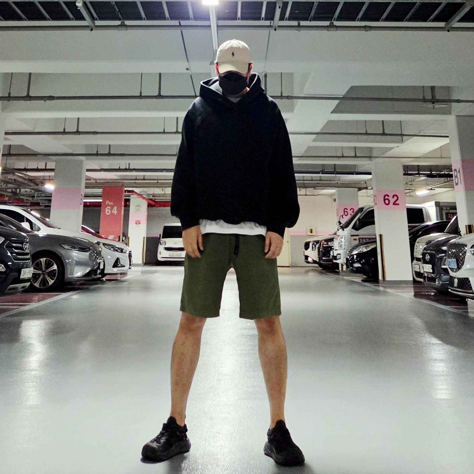 Essentials Pull-Over Hoodie Black - 21SS, Hoka Hopara 2 Black 착용 스타일 - 1