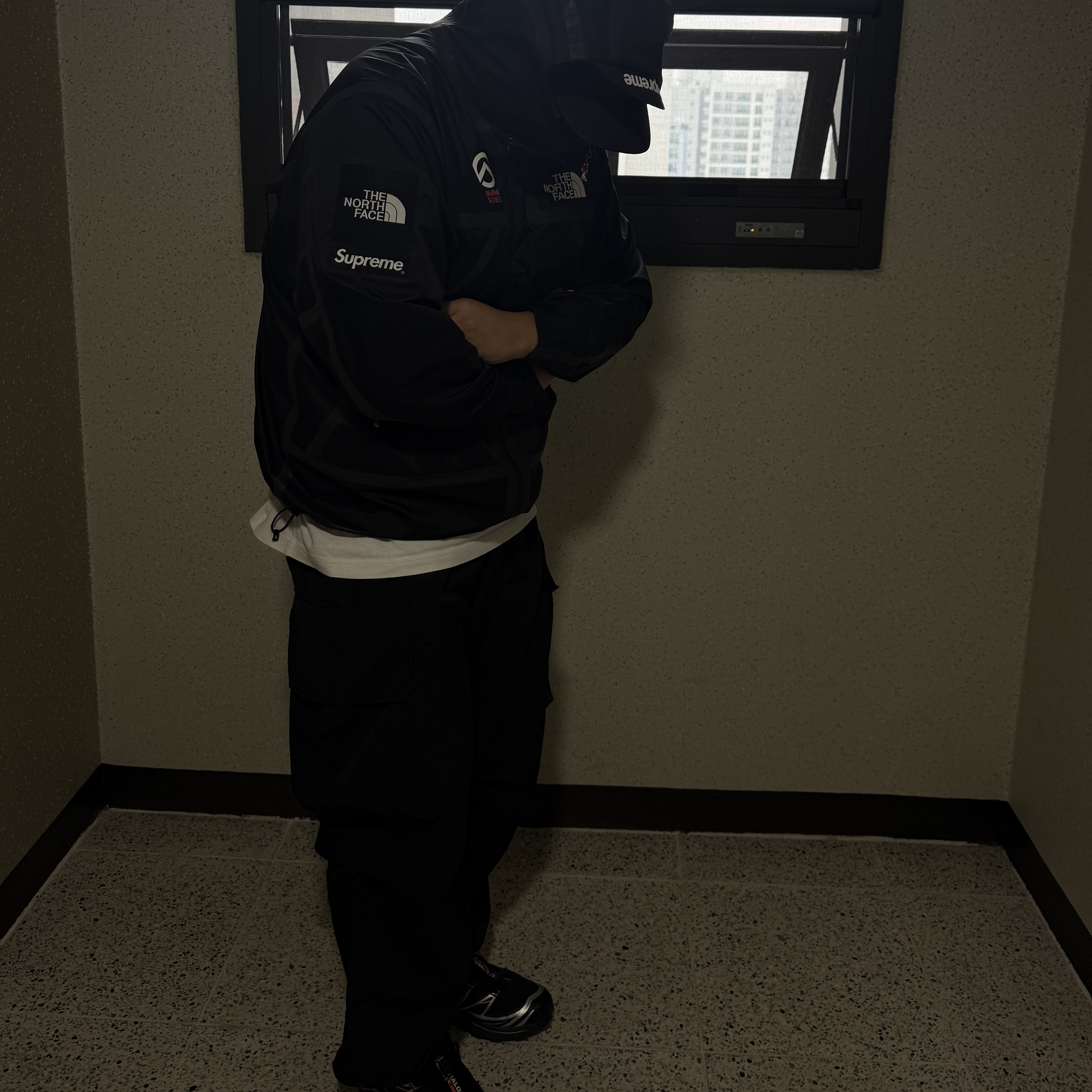 Supreme x The North Face Summit Series Outer Tape Seam Jacket Black - 21SS, Arc'teryx Norvan Regular Brim Hat Black 착용 스타일