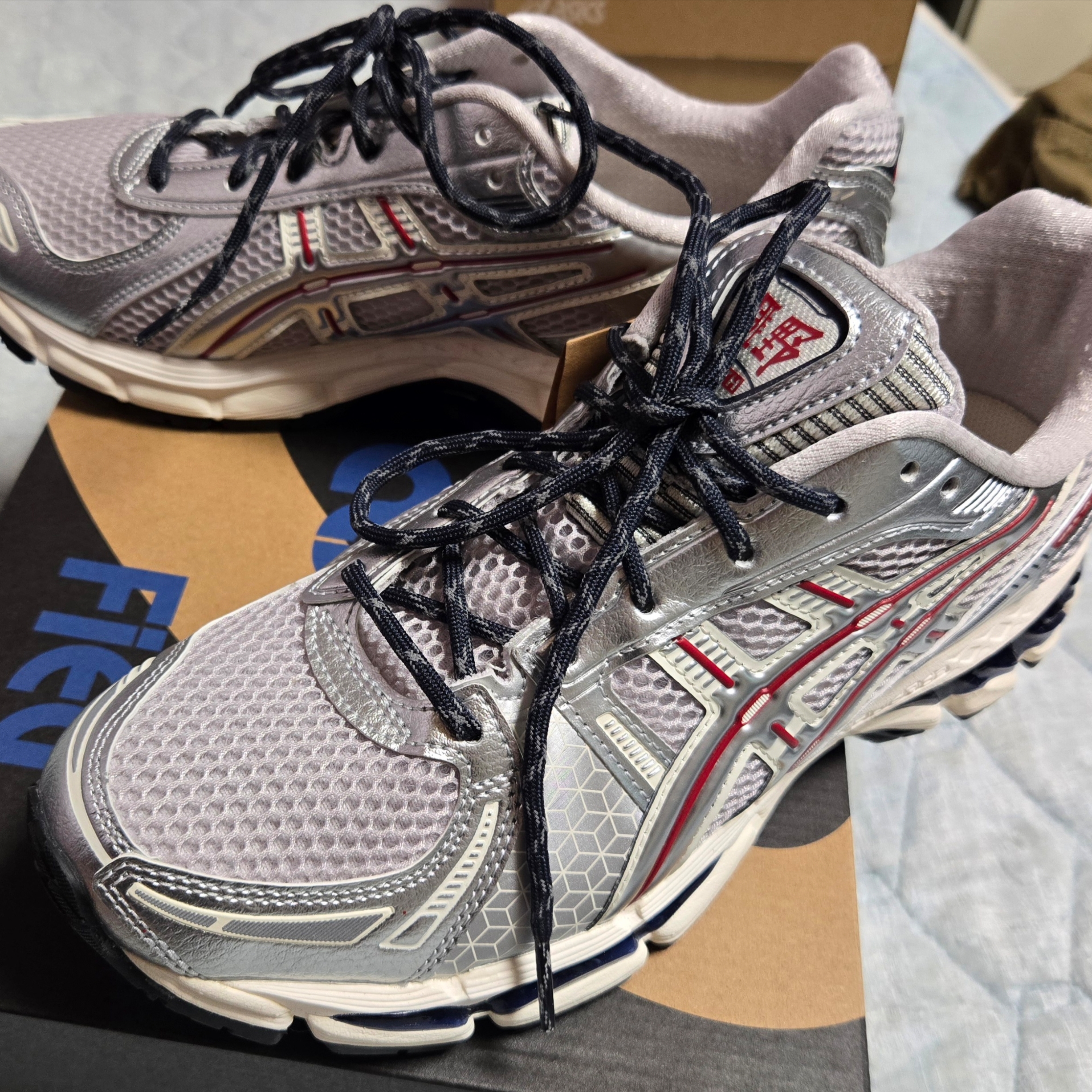 Asics x Ronnie Fieg Gel-Kayano 12.1 Wind Chime 착용 스타일