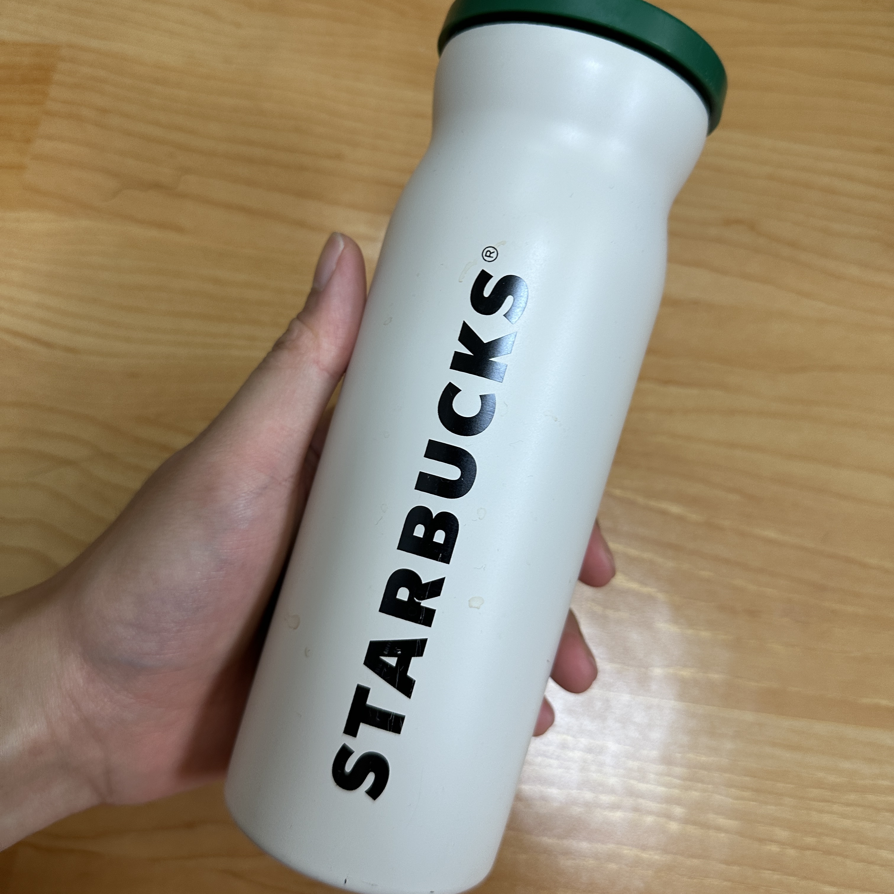 Starbucks SS 25th Anniversary Swell Traveler Tumbler 473ml 착용 스타일