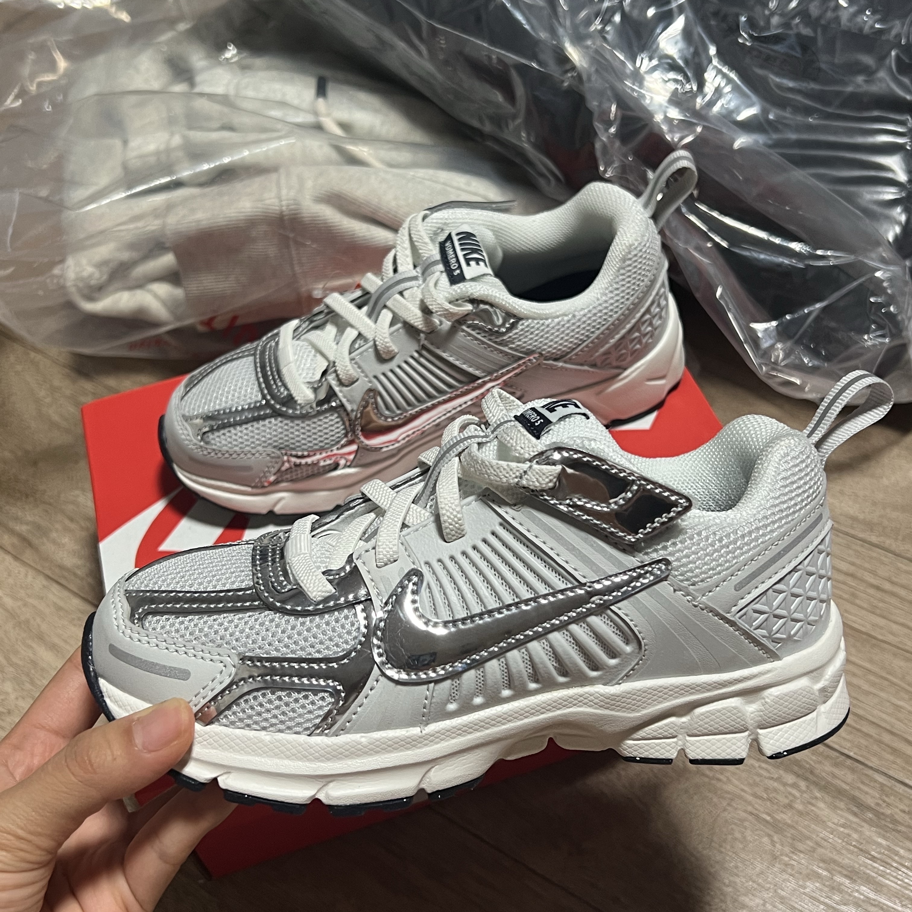 (PS) Nike Vomero 5 Photon Dust Gridiron 착용 스타일