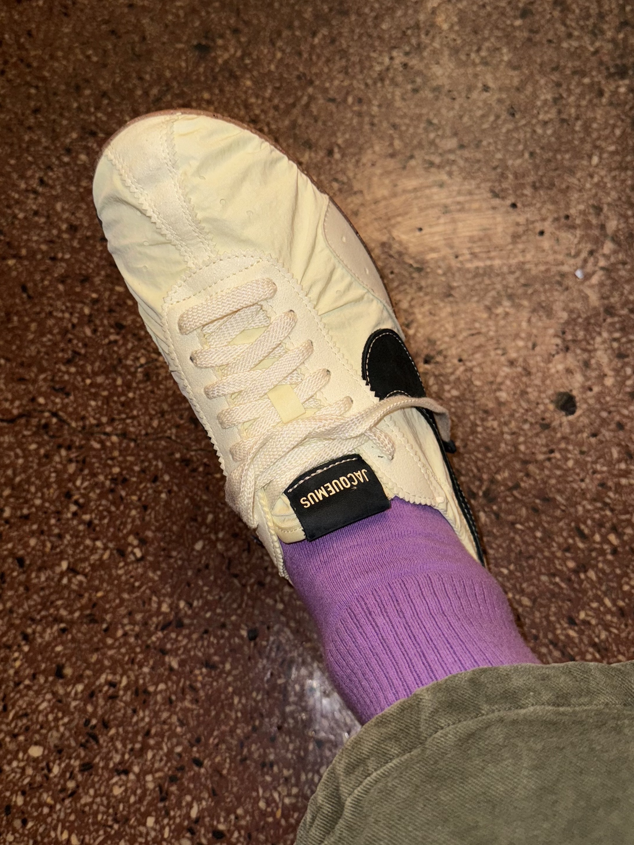 Nike x Jacquemus Moon Shoe SP Alabaster Off Noir, Nonnod Double Pocket Cargo Pants Vintage Khaki 착용 스타일 - 6