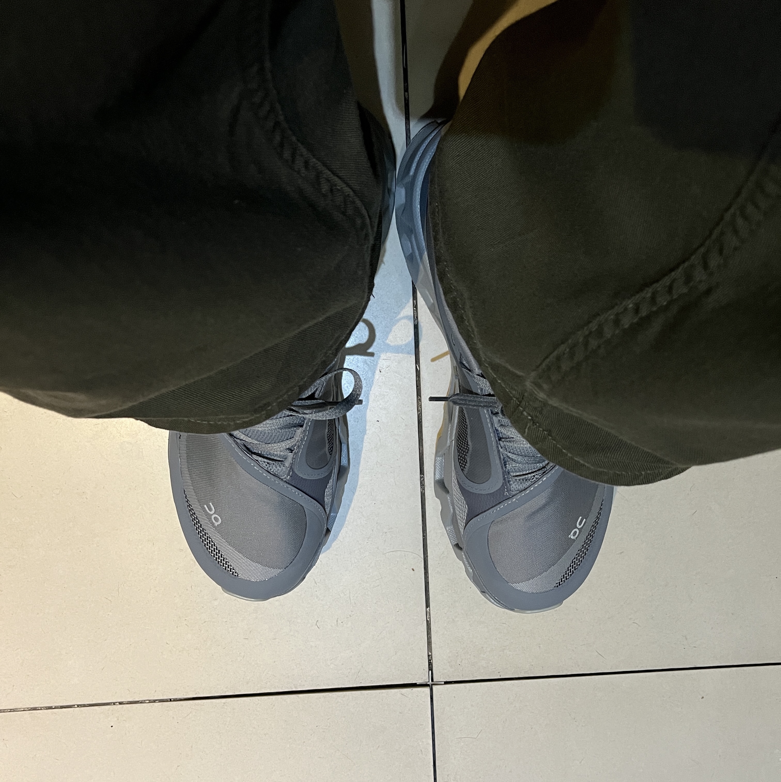 On Running x Post Archive Faction (Paf) Cloudmonster Hyper Phantom Apollo 착용 스타일