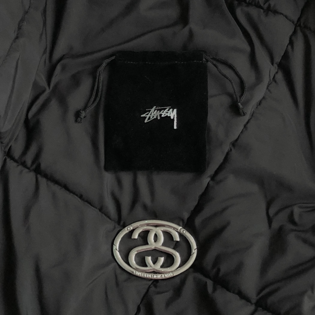 Stussy SS Link Carabiner Silver 착용 스타일