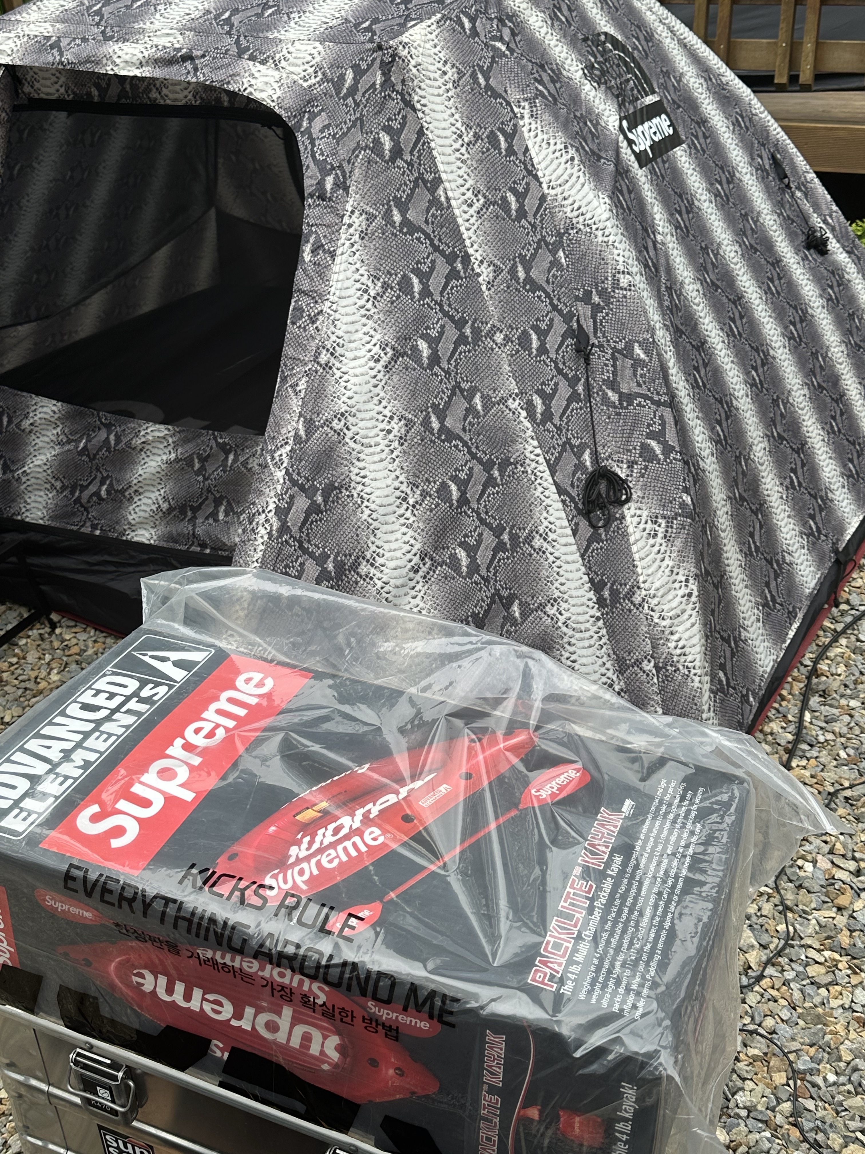 Supreme x The North Face Snakeskin Taped Seam Stormbreak 3 Tent Black - 18SS 착용 스타일