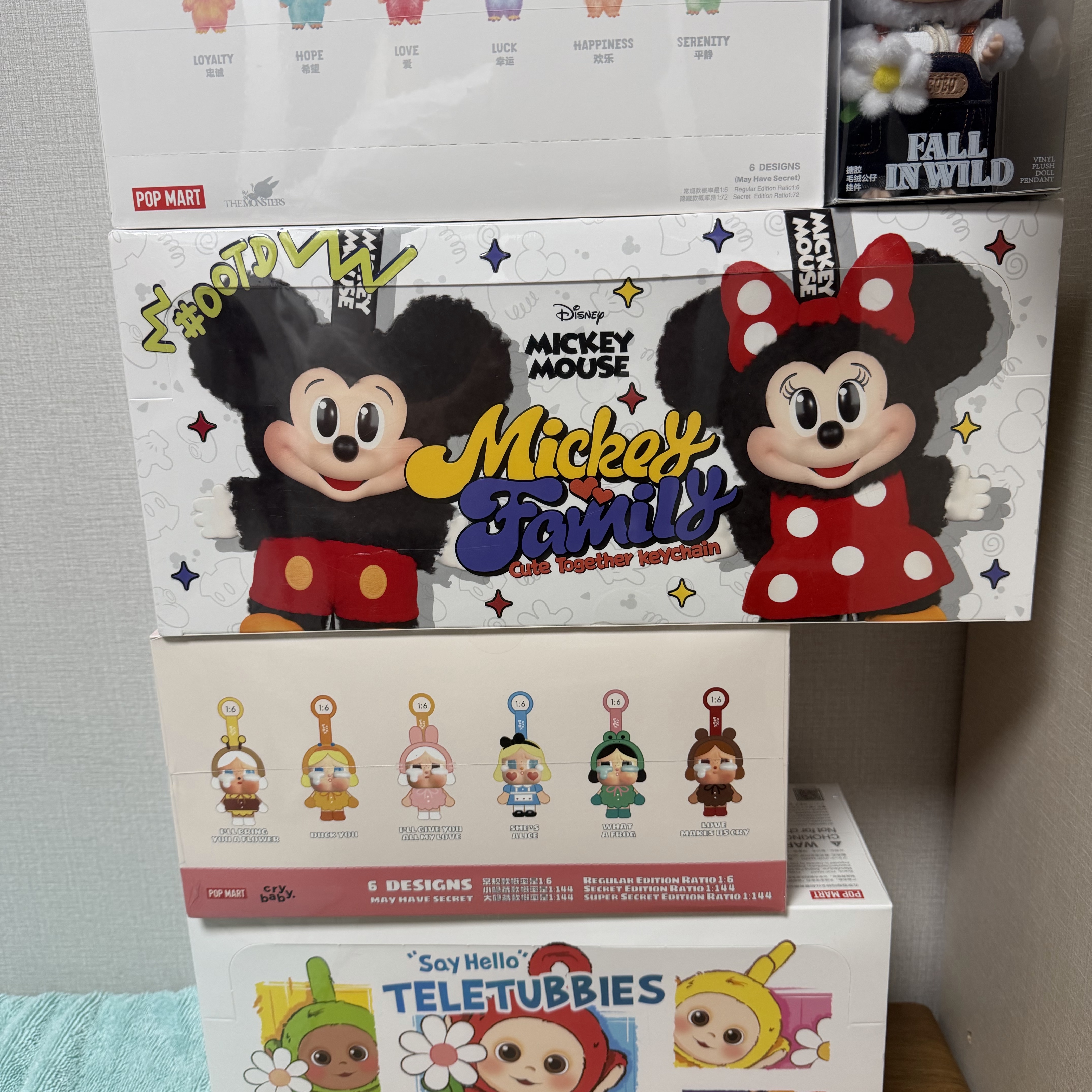 Pop Mart Crybaby Crying Again Series Plush Keyring Sealed Case (6 Blind Boxes) 착용 스타일