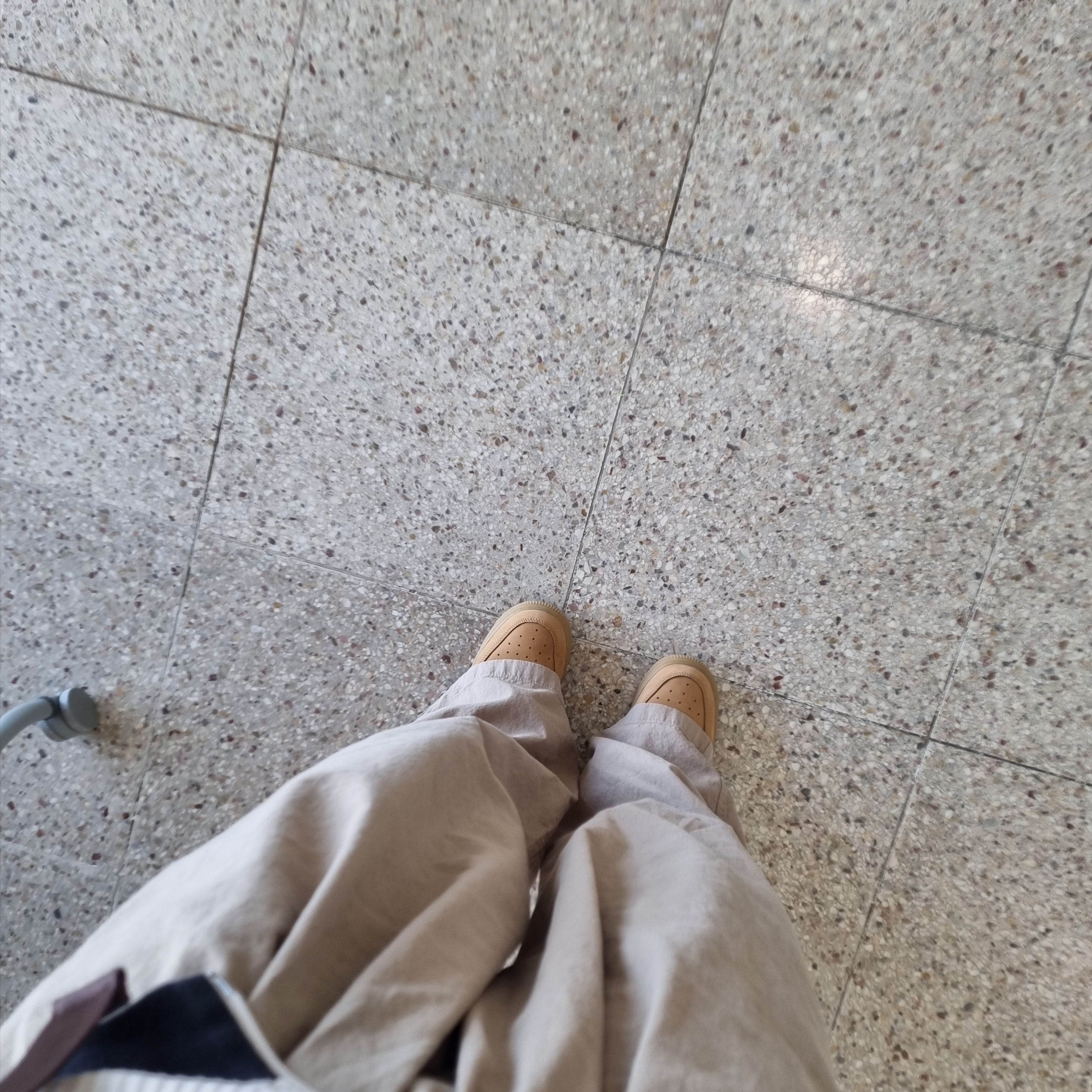 (W) Nike Air Force 1 '07 WB Flax Wheat, Adidas Waffle Beckenbauer Track Top Wonder White - KR Sizing 착용 스타일