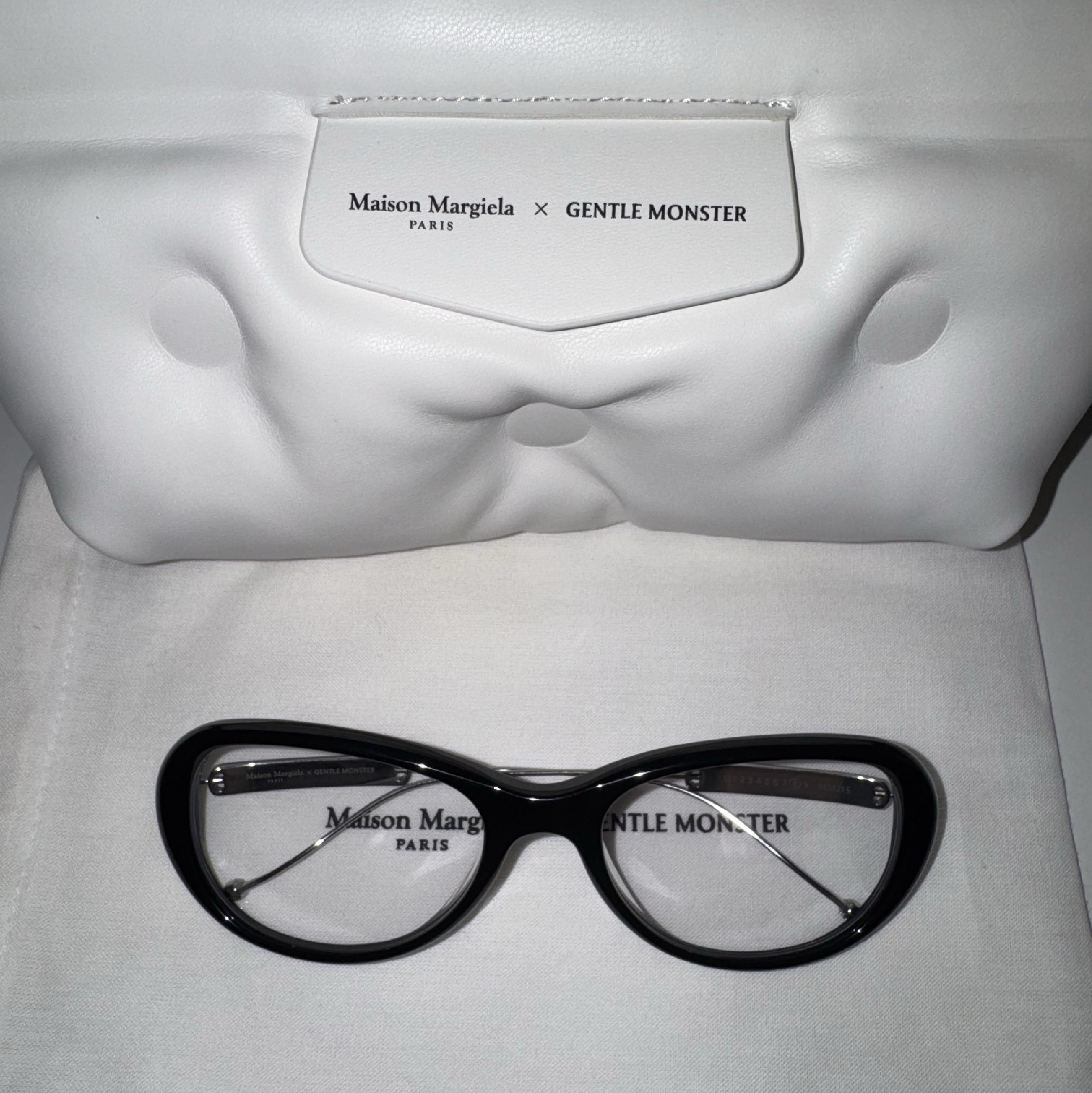 Gentle Monster x Maison Margiela MM215 Black Clear 착용 스타일 - 2
