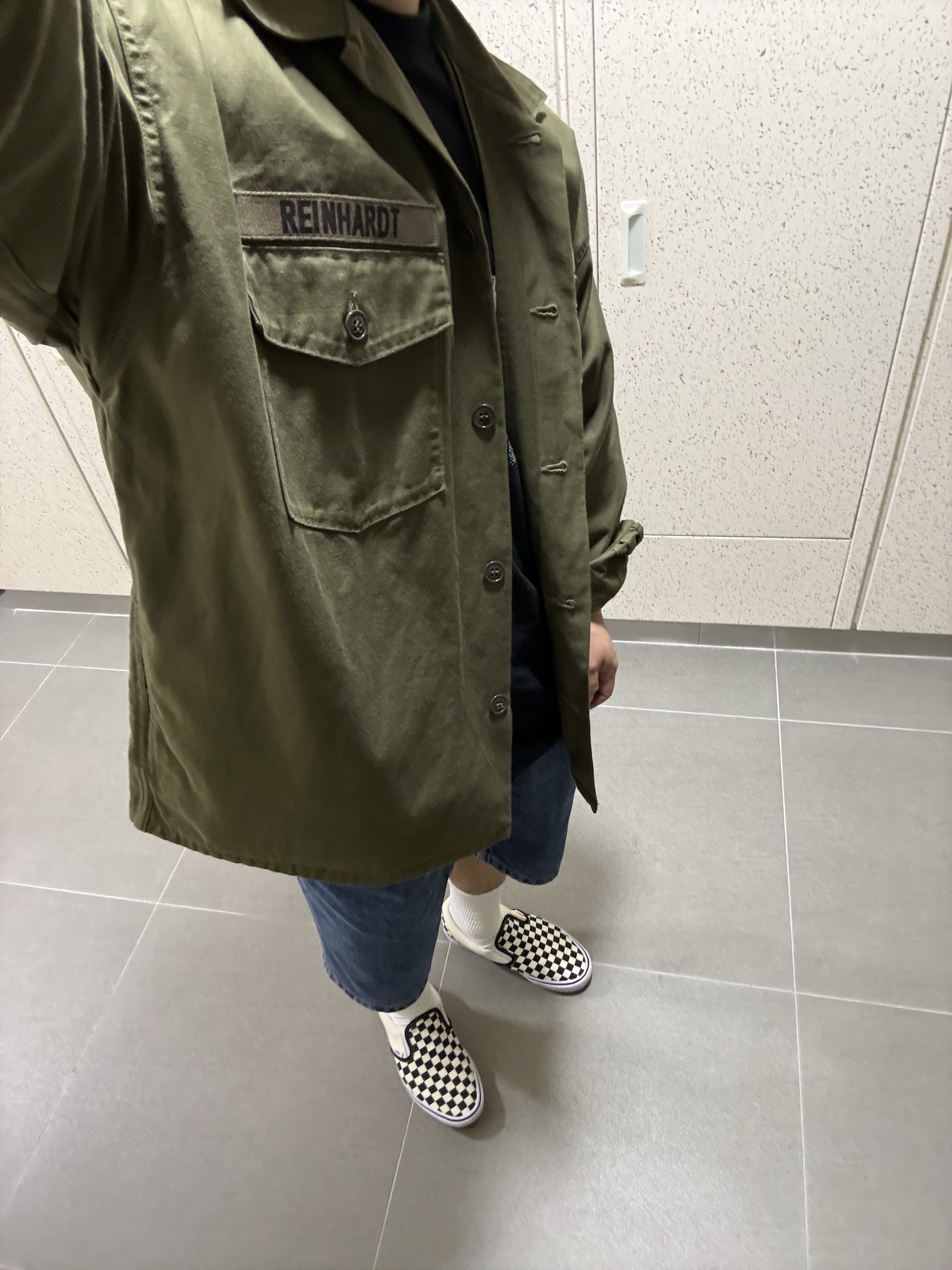 Vans Slip-On ComfyCush Checkerboard, Marka Utility Shirt Olive 착용 스타일 - 2