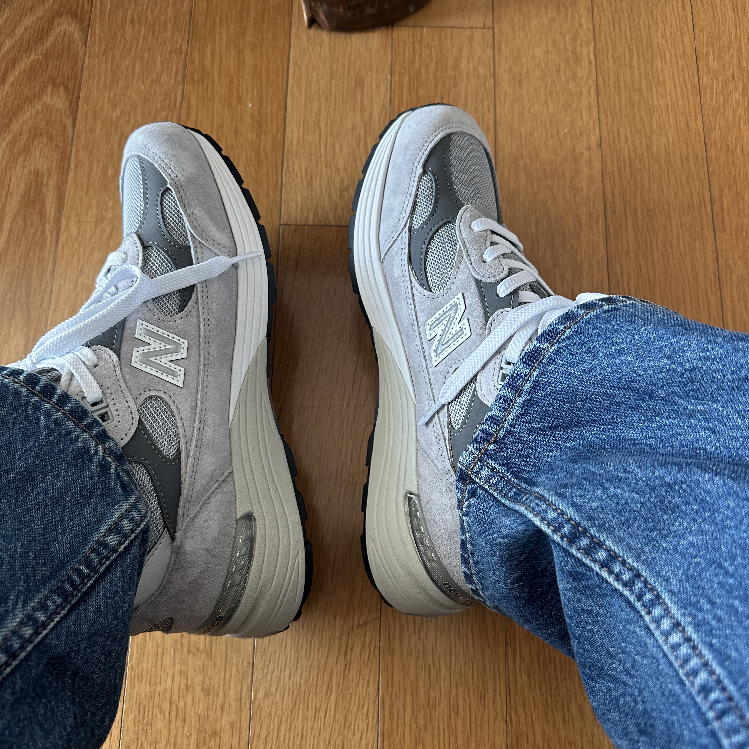 New Balance 992 Made in USA Core Grey Silver Metallic 착용 스타일