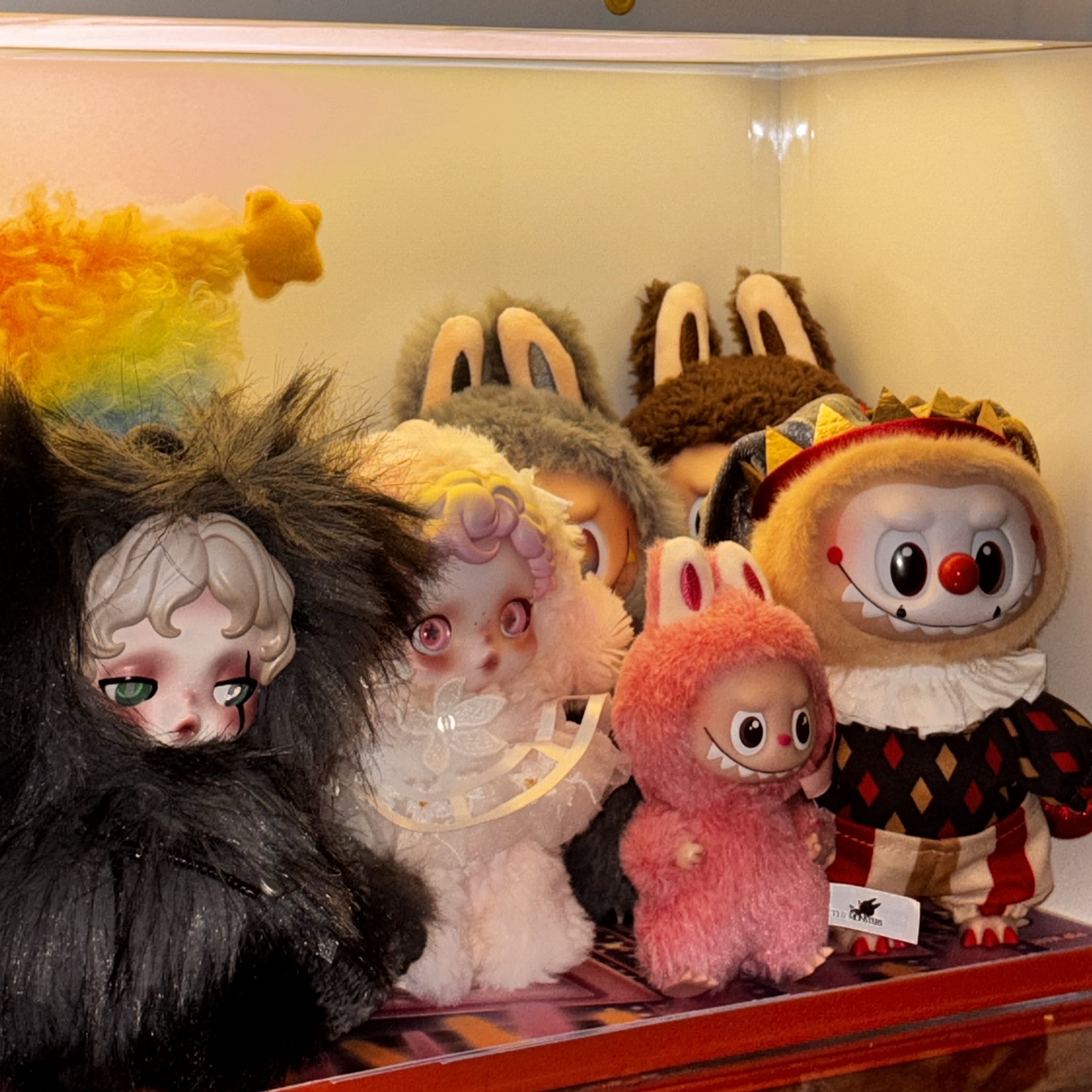 Pop Mart Why So Serious Series Vinyl Plush Pendant Moonlit Mask (Opened Case), Pop Mart Labubu The Monsters Highlight Series ID Keyring (Opened Case) 착용 스타일