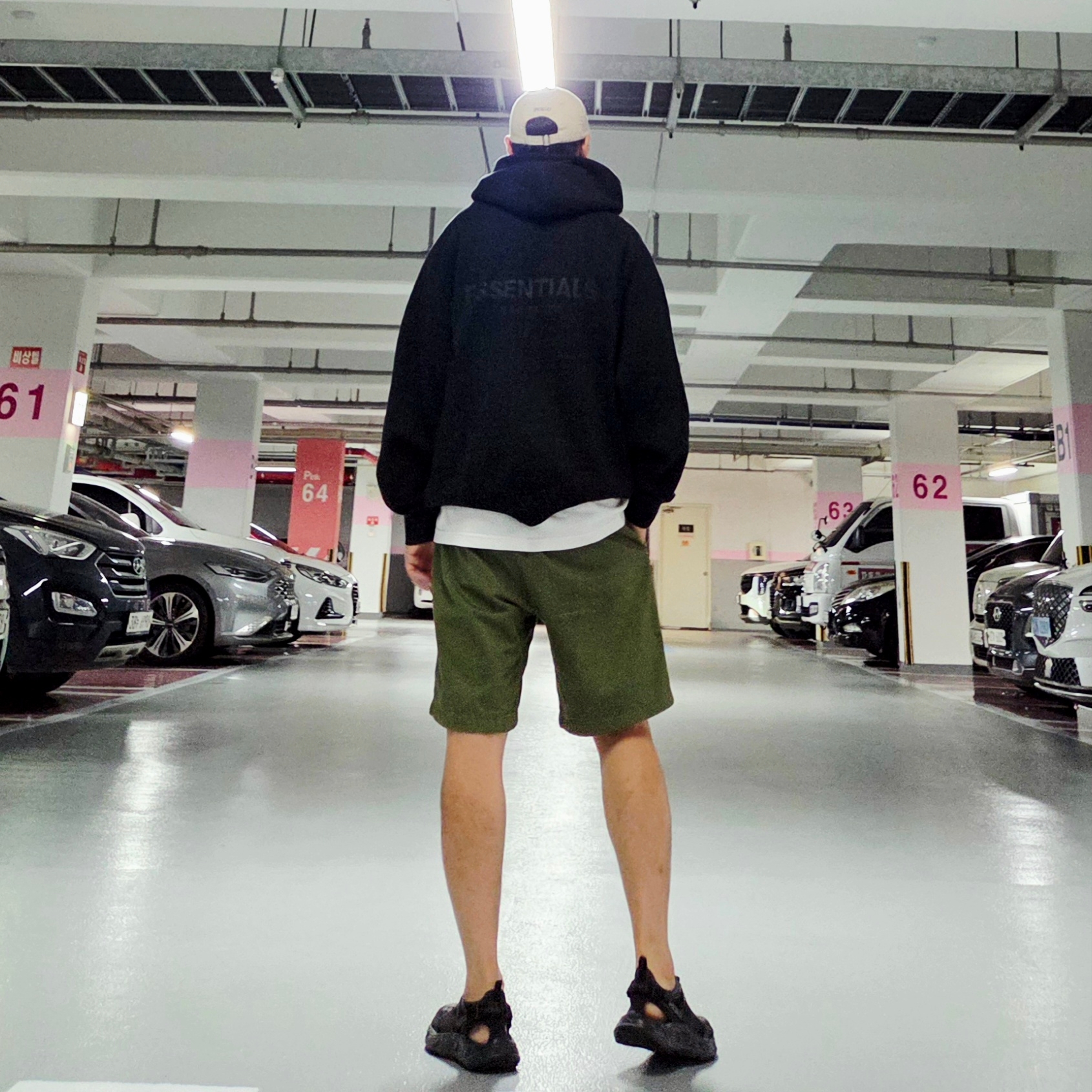 Essentials Pull-Over Hoodie Black - 21SS, Hoka Hopara 2 Black 착용 스타일 - 4