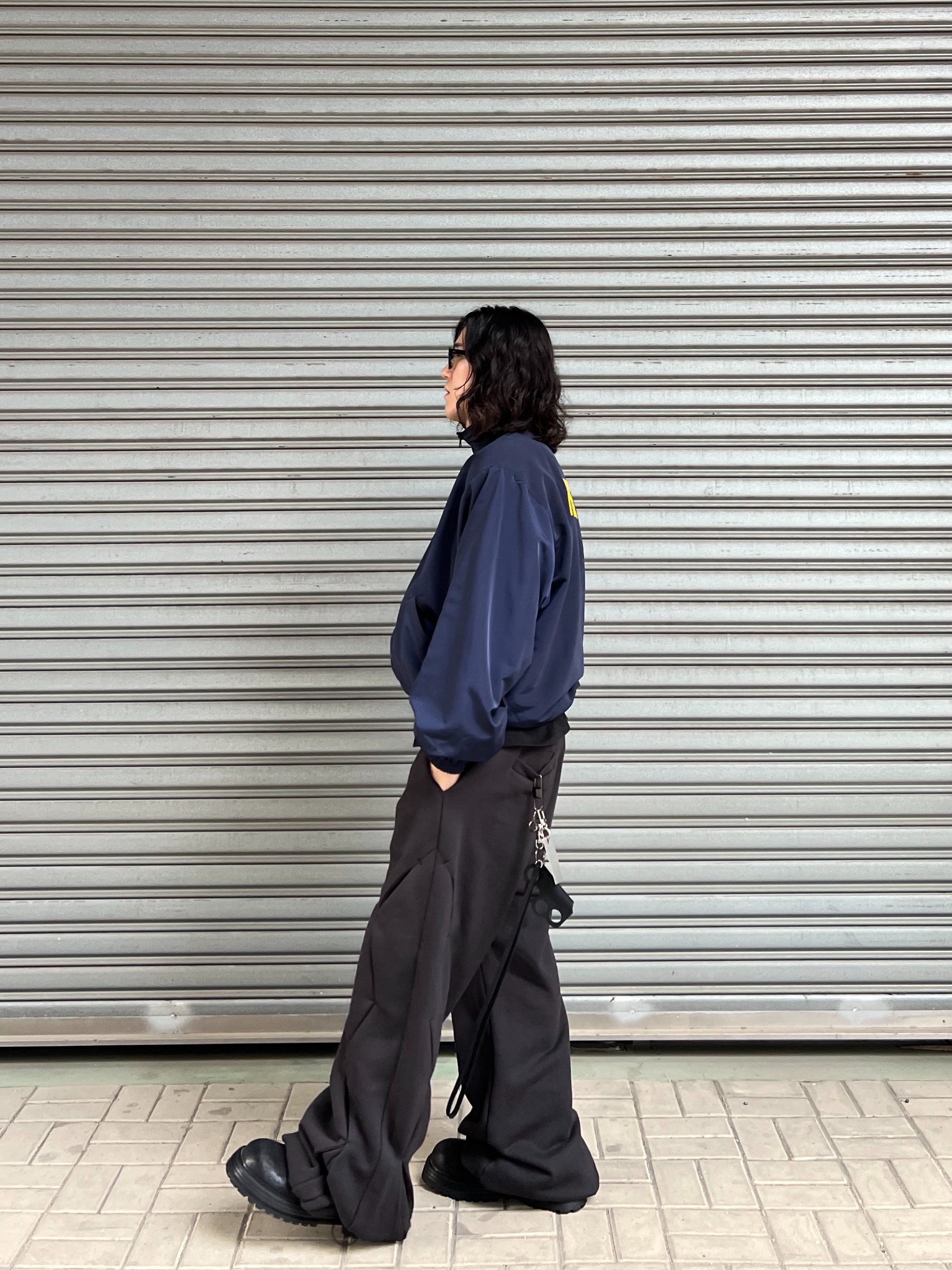 Undermycar Maigan Padded Shoulder Zip-Up Blouson India Ink - 23FW 착용 스타일 - 3
