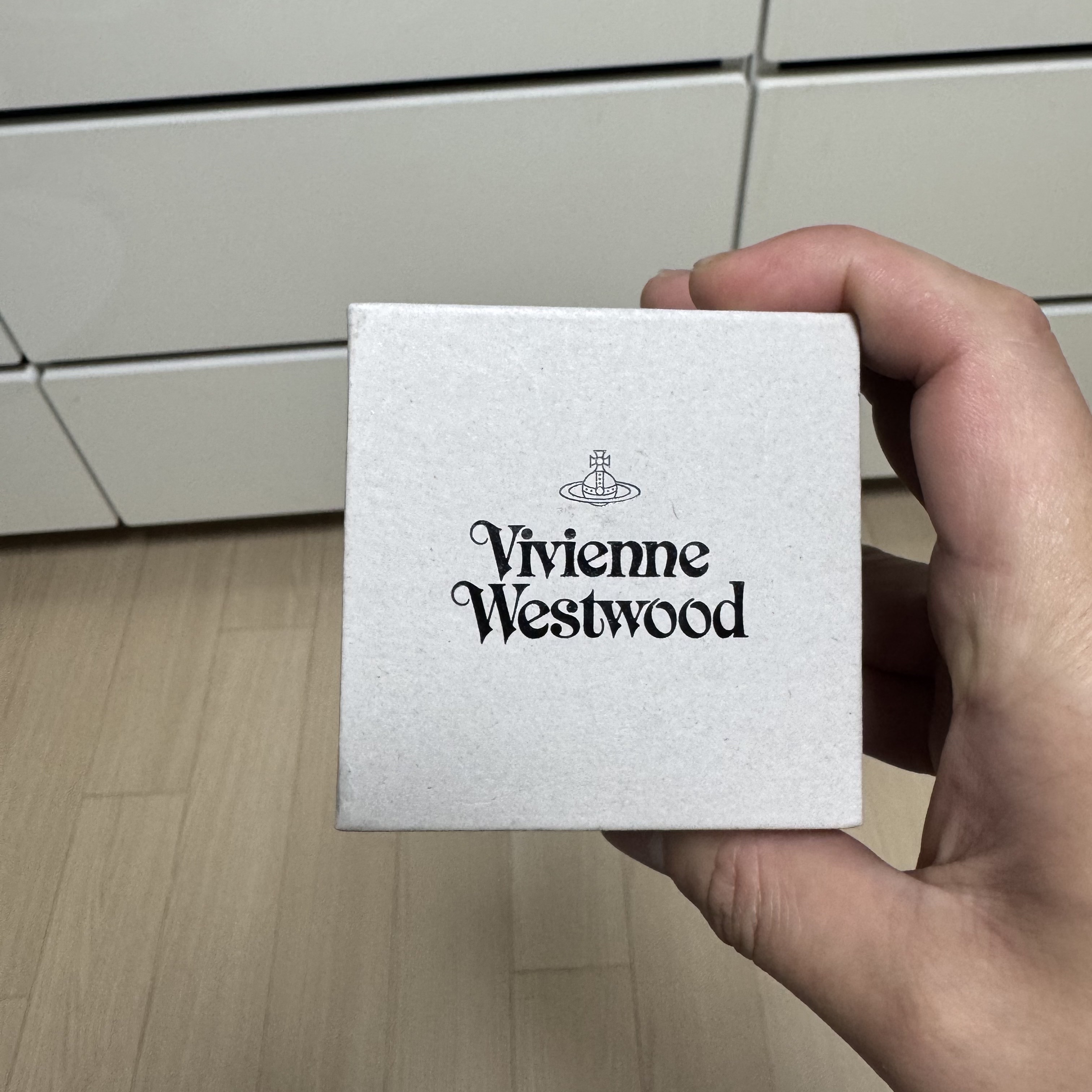 Vivienne Westwood Mayfair Bas Relief Bracelet Silver 착용 스타일 - 1