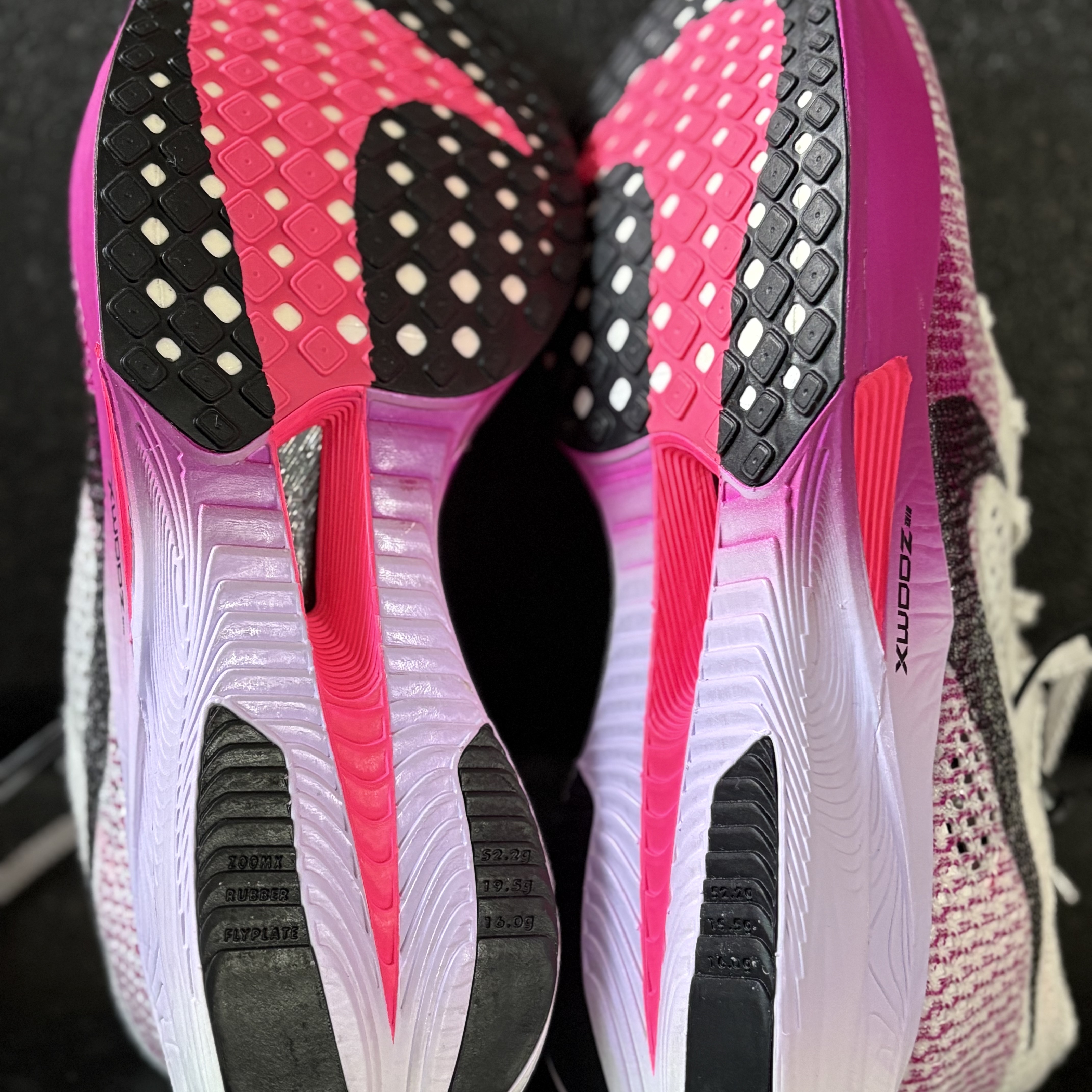 (W) Nike ZoomX Vaporfly Next% 3 White Vivid Purple 착용 스타일 - 3