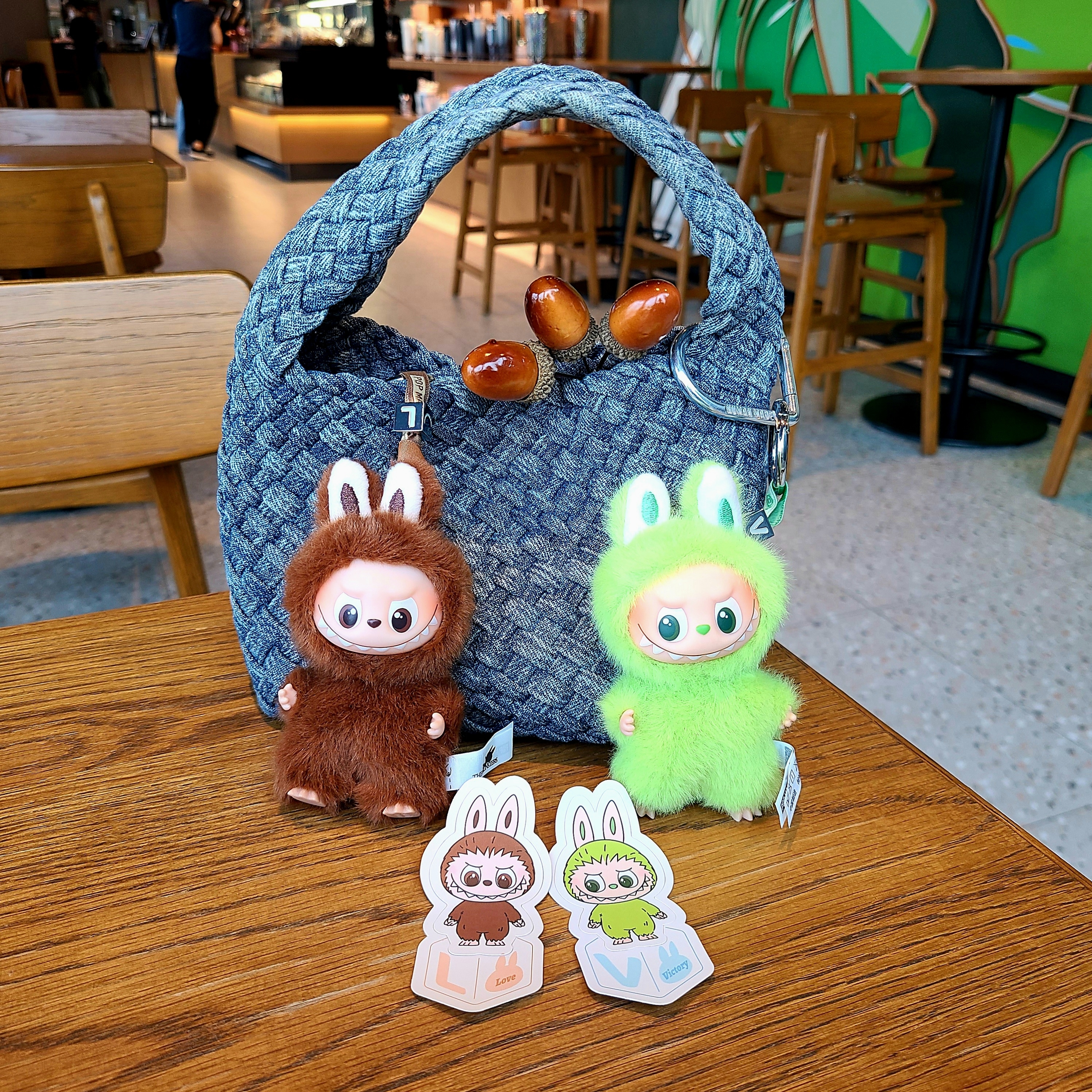Pop Mart Labubu The Monsters Pin For Love Series Vinyl Plush Pendant (A-M) L (Opened Case), Pop Mart Labubu The Monsters Pin For Love Series Vinyl Plush Pendant (N-Z) V (Opened Case) 착용 스타일