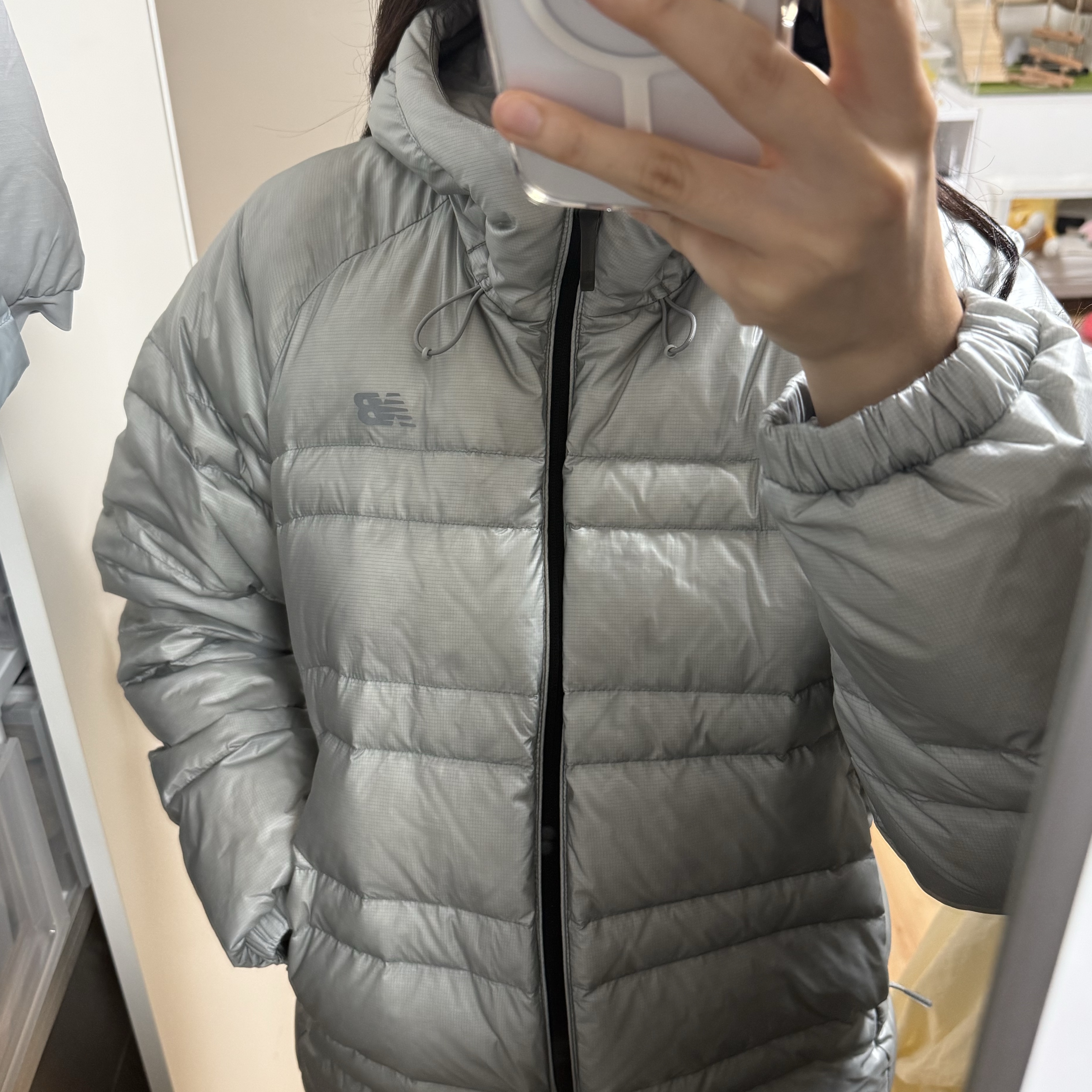 New Balance Flying 77 Superlight Hooded Goose Down Jacket Light Gray 착용 스타일 - 2