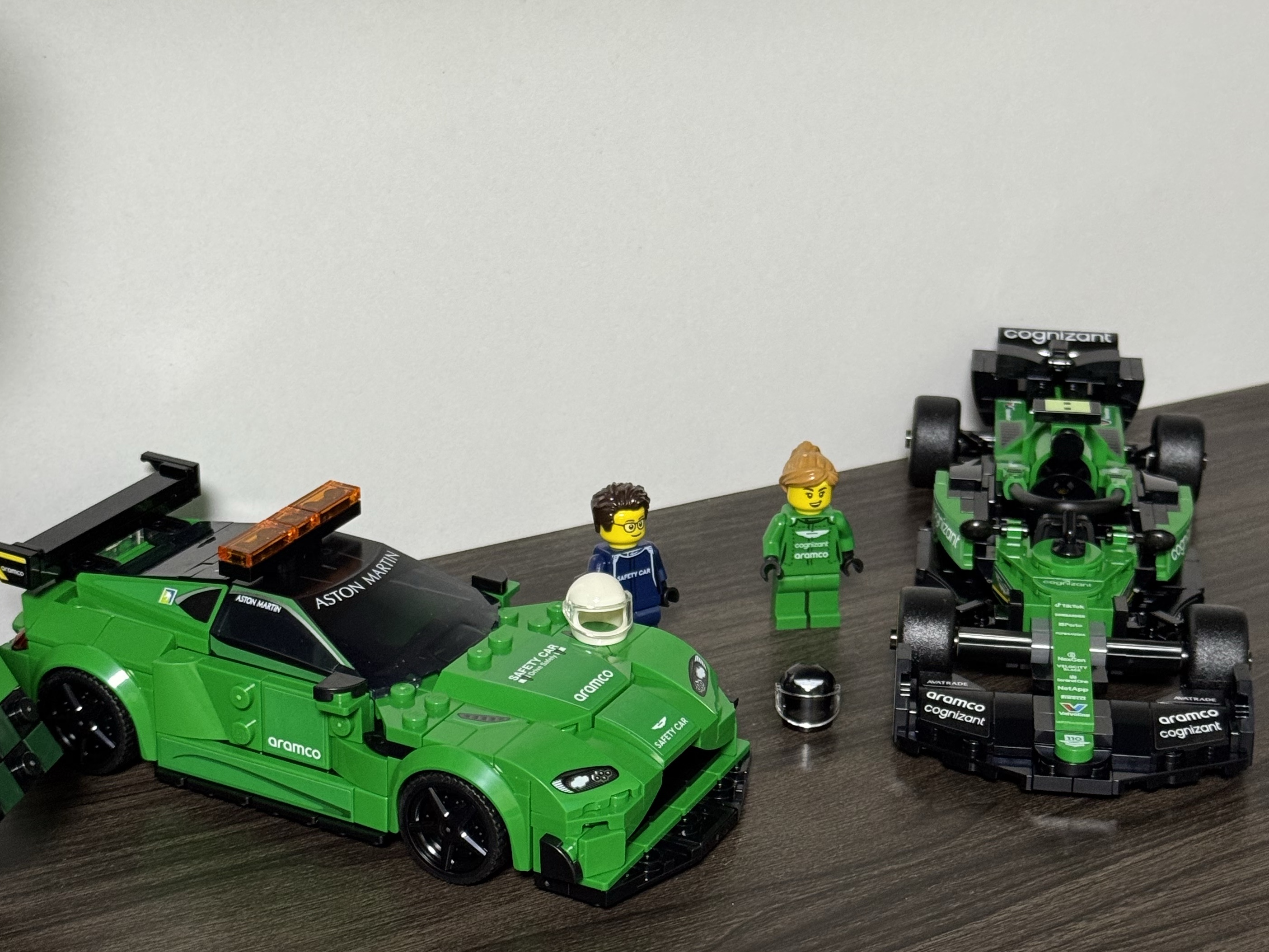 Lego Aston Martin Safety Car & AMR23 착용 스타일