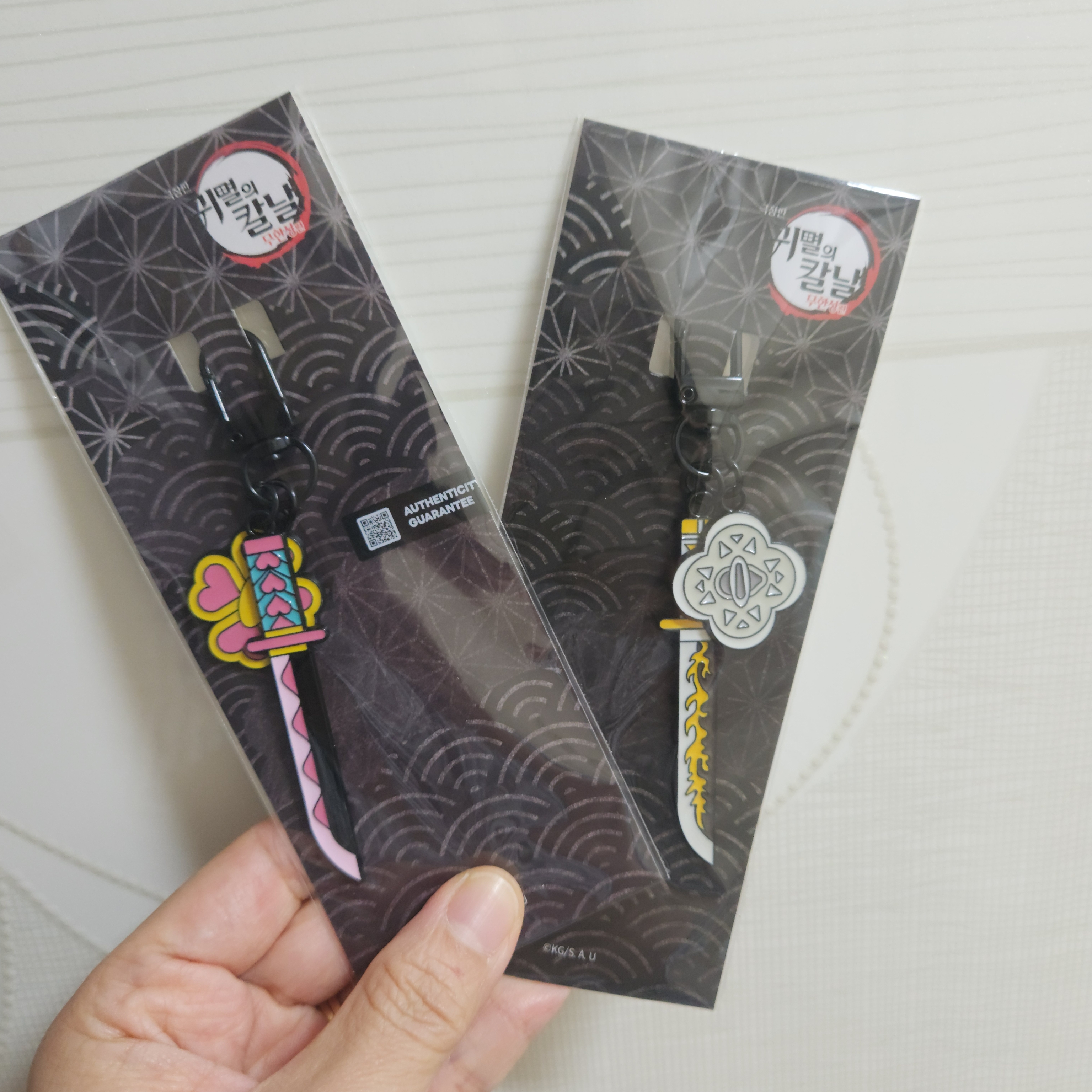 Demon Slayer Kimetsu No Yaiba Nichirin Sword Keyring Mitsuri Kanroji 착용 스타일