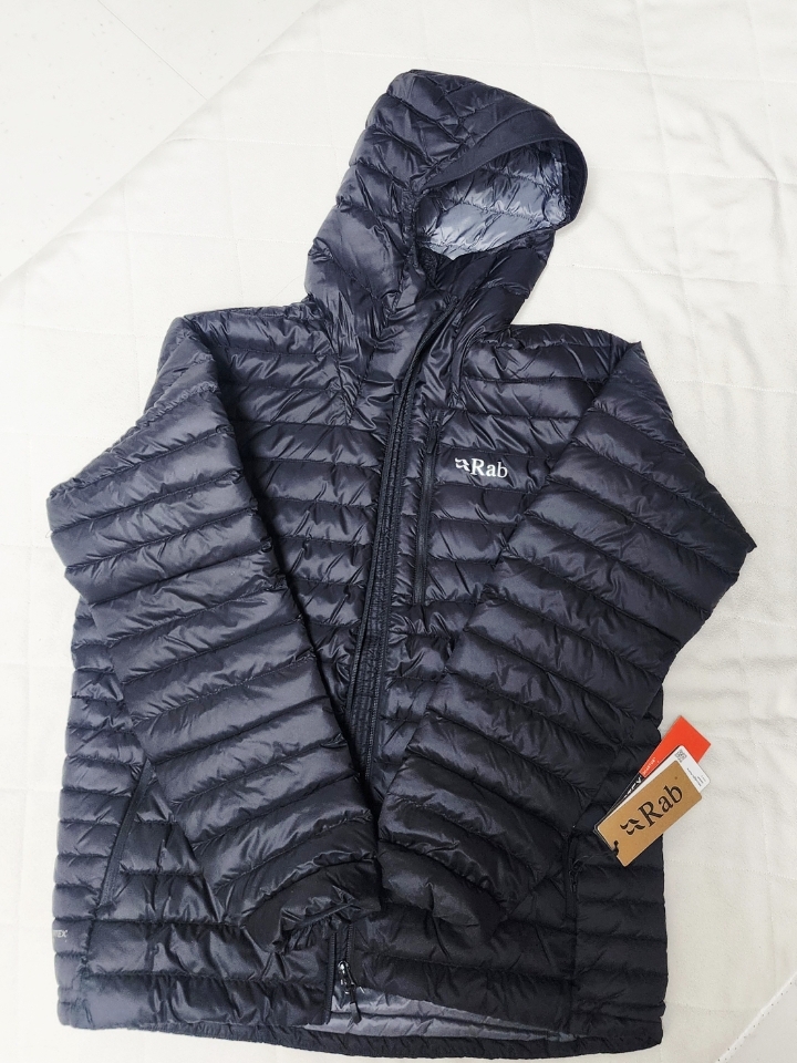 Rab Microlight Alpine Jacket Black 착용 스타일