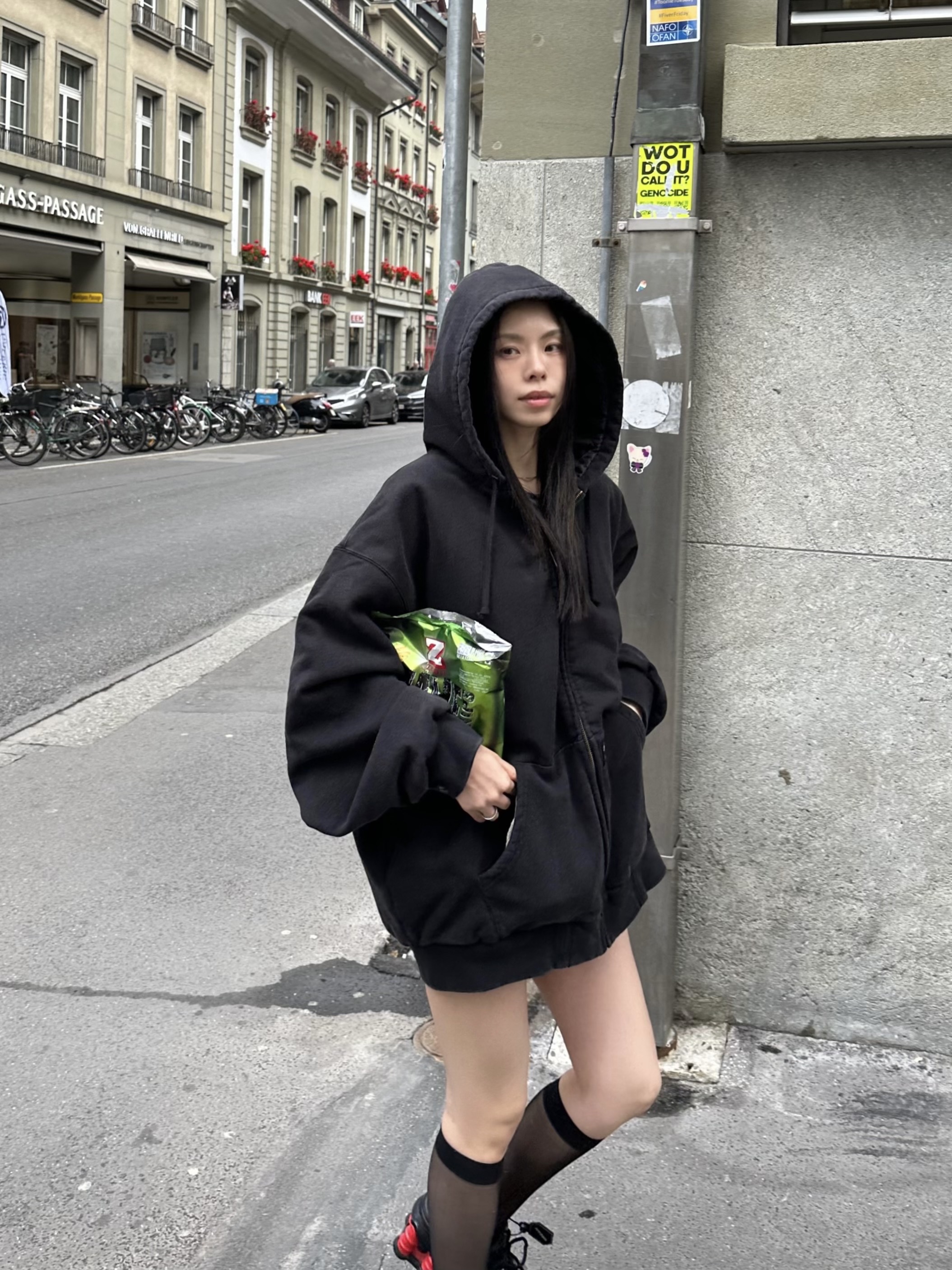 Supreme x Dickies Quilted Lined Zip Up Hooded Sweatshirt Black - 25FW, Nike x Martine Rose Shox MR4 Black 착용 스타일 - 1