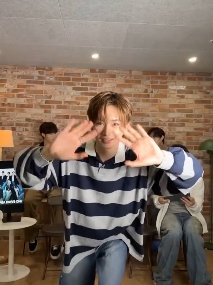 Undermycar MU.130 Classic Logo Stripe Long Sleeve PK Shirts Navy, Undermycar MU.130 Classic Logo Stripe Long Sleeve PK Shirts Melange Gray 착용 스타일 - 9