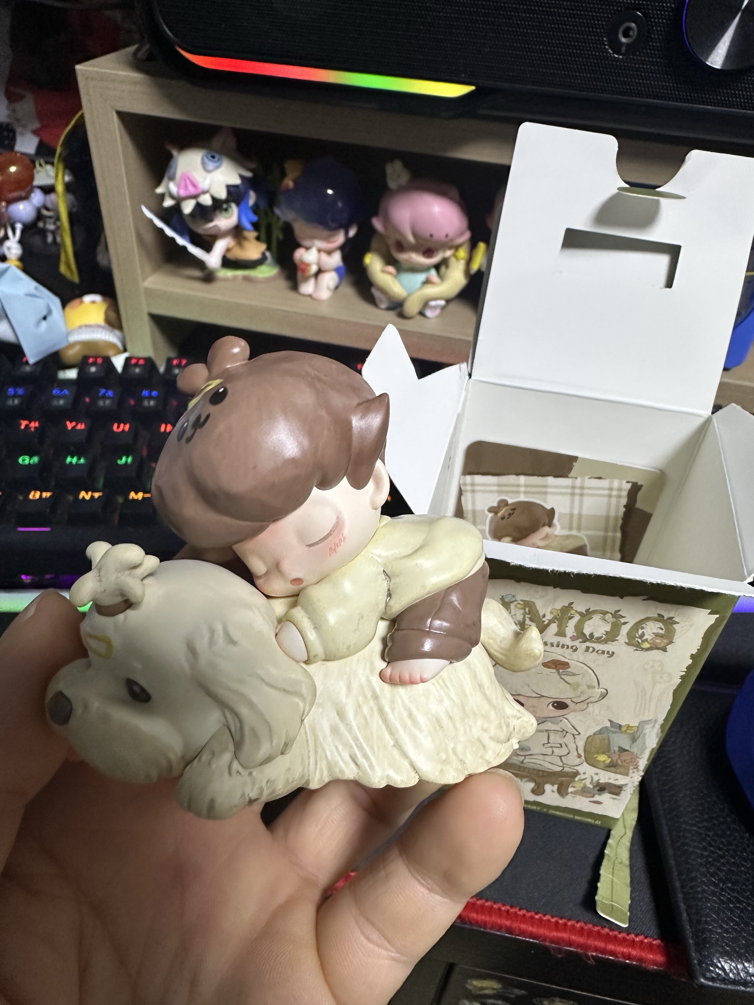 Pop Mart Dimoo The Missing Day Series Figures My Pillow Beats (Opened Case) 착용 스타일