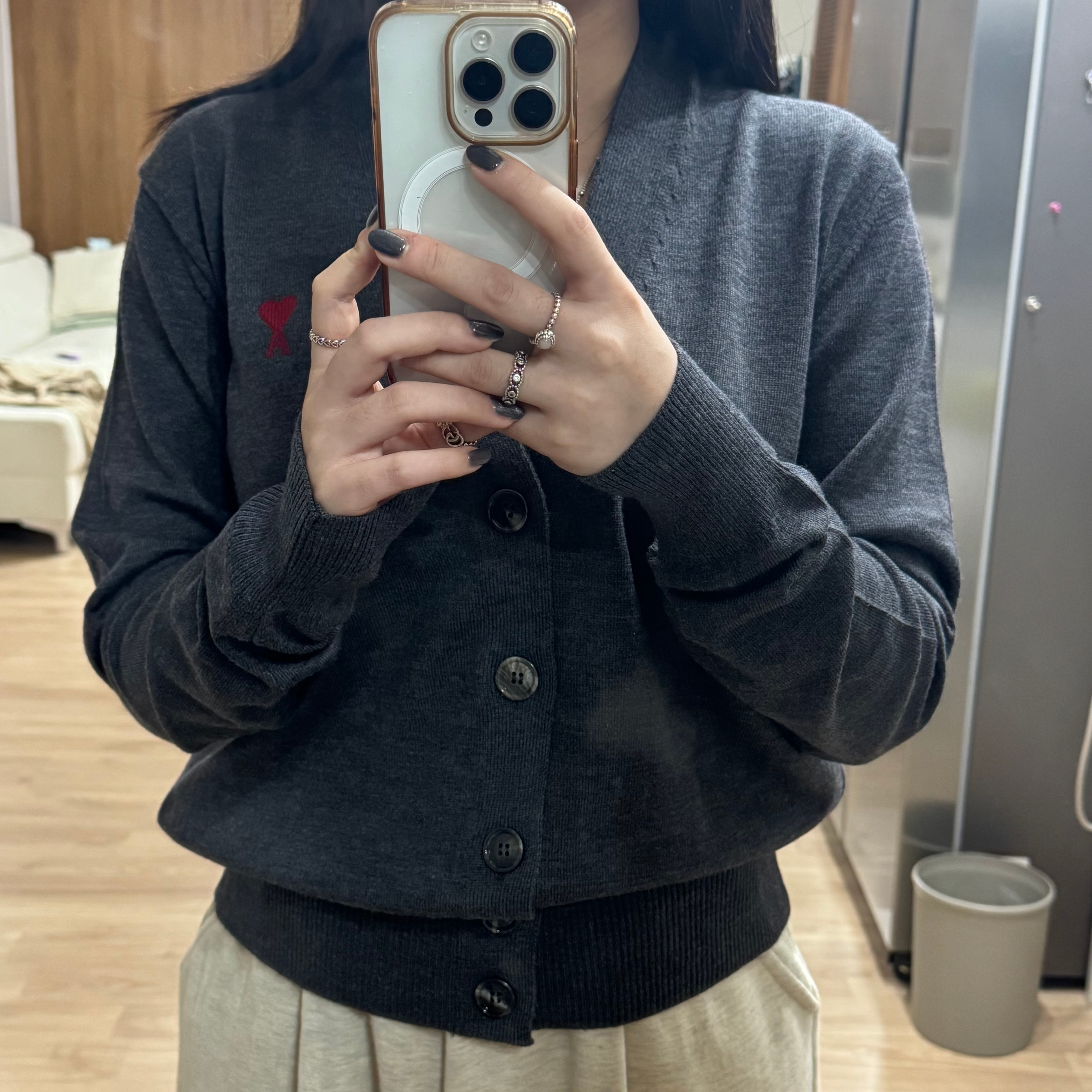 AMI de Coeur Wool Cardigan Heather Grey 착용 스타일