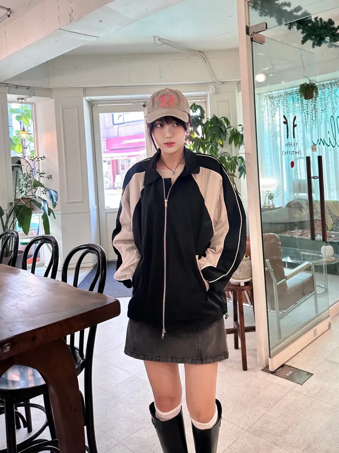 SLOW RECORD HOUSE Piping Line Windbreaker Navy 착용 스타일 - 2