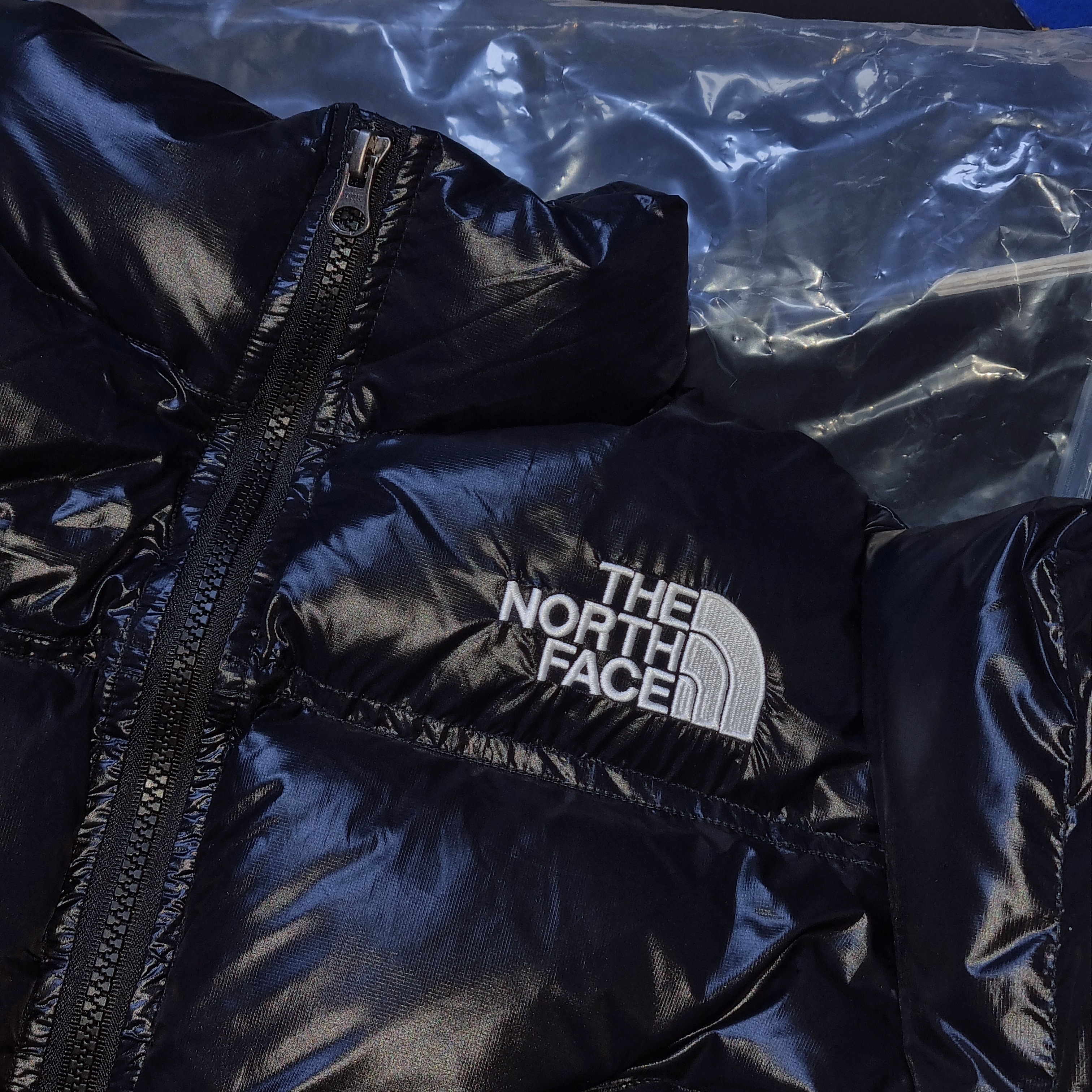 (W) The North Face Nuptse Short Jacket Black 착용 스타일 - 2
