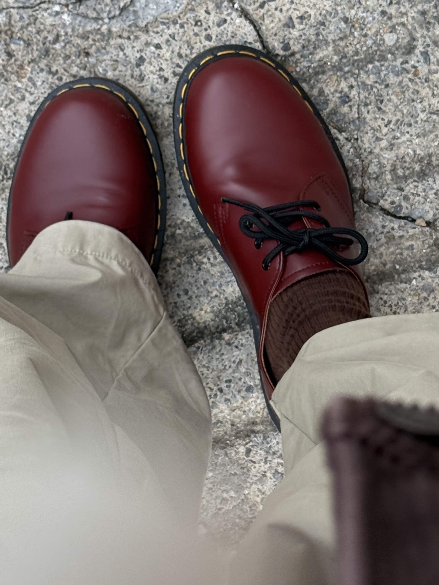 Dr. Martens 1461 Smooth Leather Oxford Shoes Cherry Red, Uniqlo C Wide Parachute Pants Beige - KR 착용 스타일 - 10