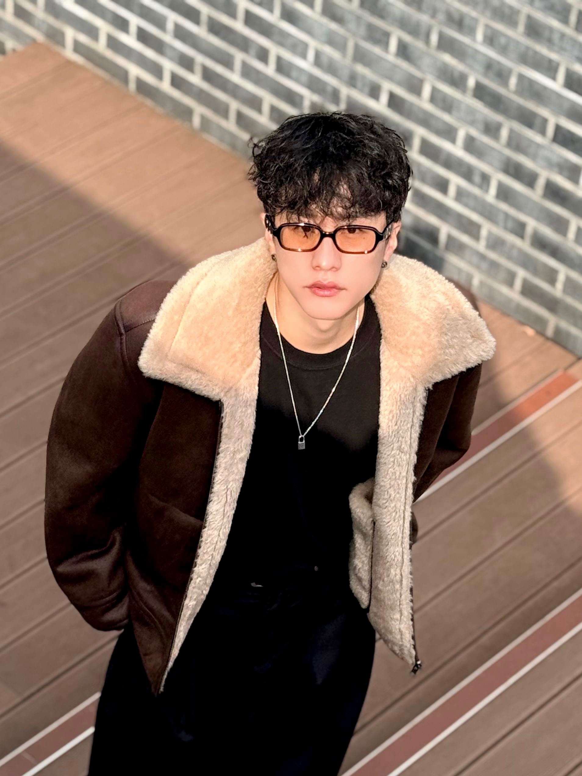 Gentle Monster x Maison Margiela MM210 Black Brown, Gucci Interlocking G Earrings In Silver Silver 착용 스타일 - 1