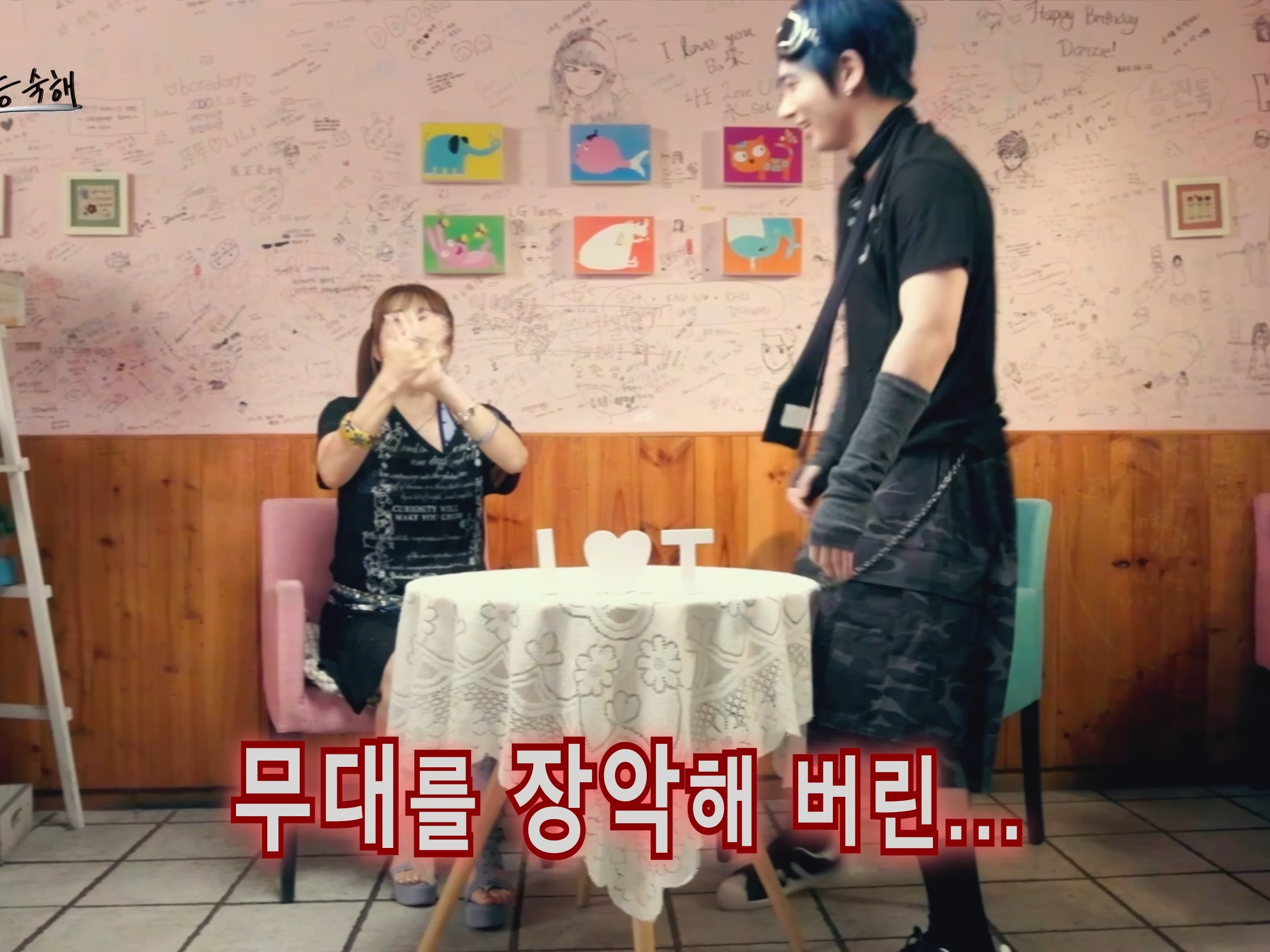 Undermycar Mu.46 Anti Fxxking Logo Play Big Cargo Rip-Camo Shorts Camo Gray 착용 스타일 - 2