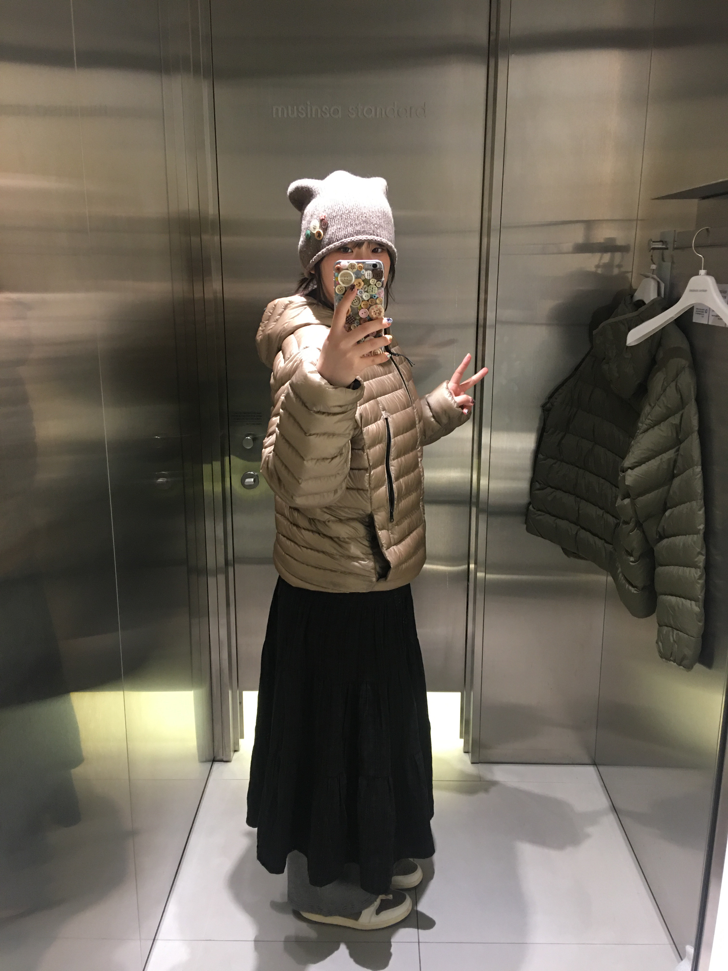 Musinsa Standard City Leisure Sheer Ripstop Hooded Light Down Jacket Mud Beige 착용 스타일