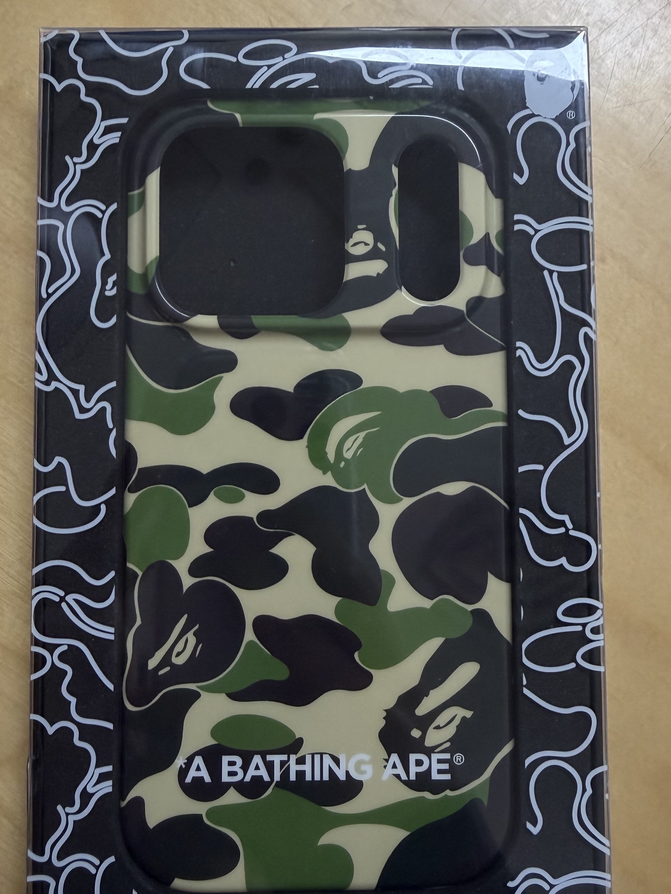 BAPE ABC Camo iPhone 17 Pro Case Green 착용 스타일 - 2