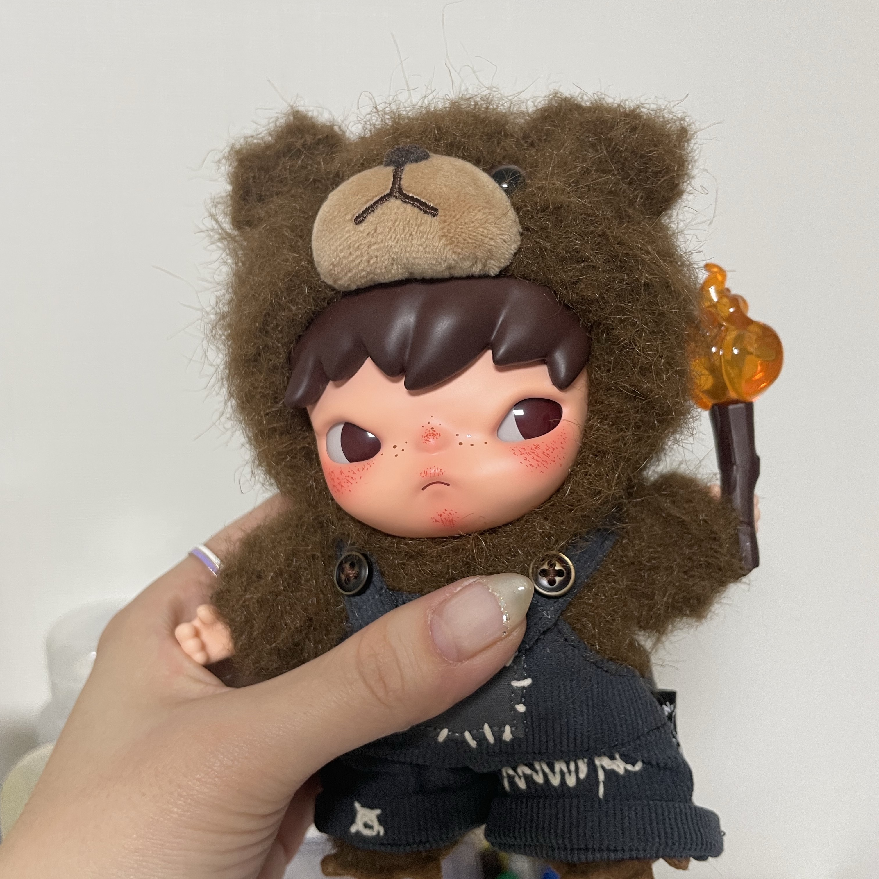Pop Mart Hirono Living Wild-Fight For Joy Plush Doll 착용 스타일