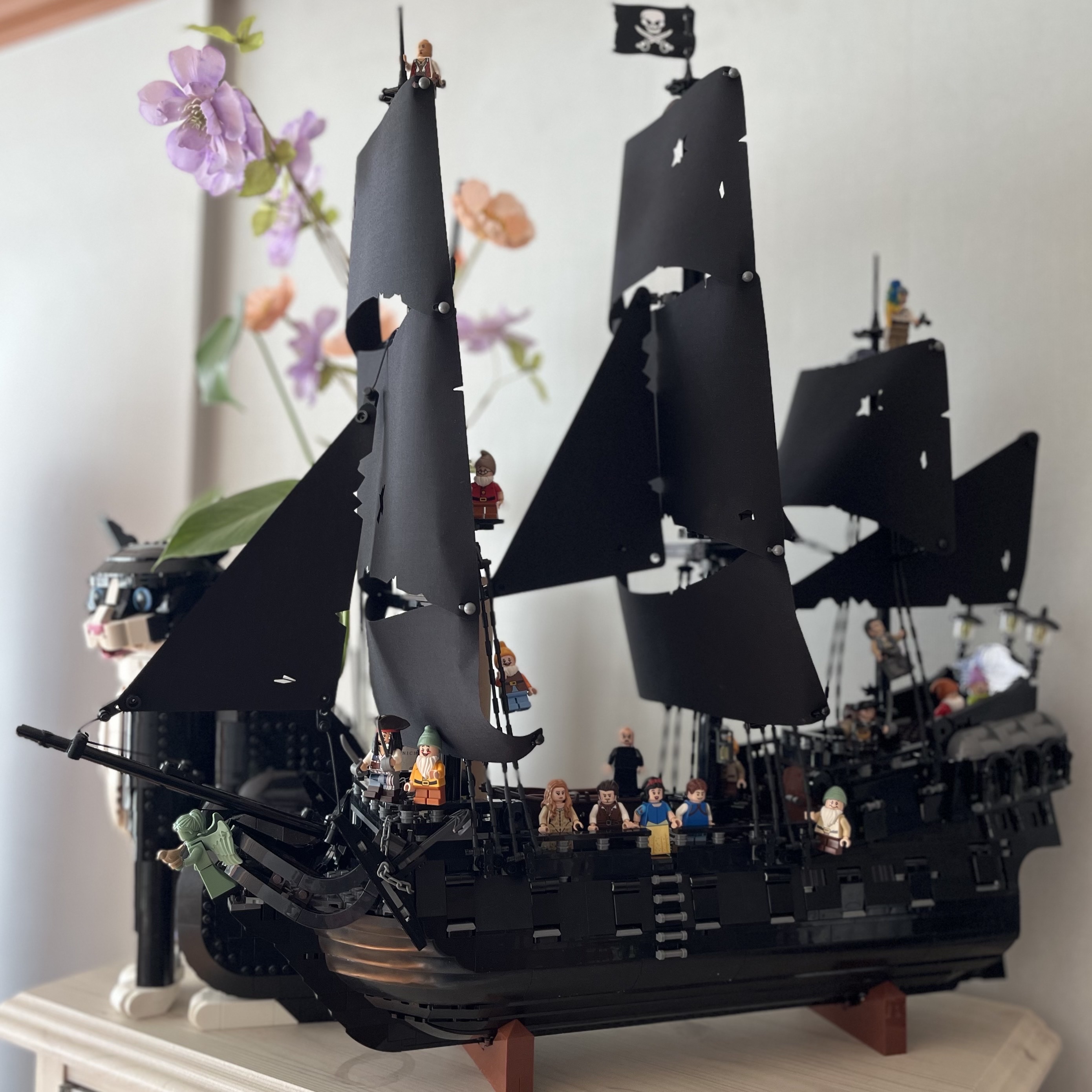 Lego Icons Captain Jack Sparrow's Pirate Ship, Lego Idea Tuxedo Cat 착용 스타일