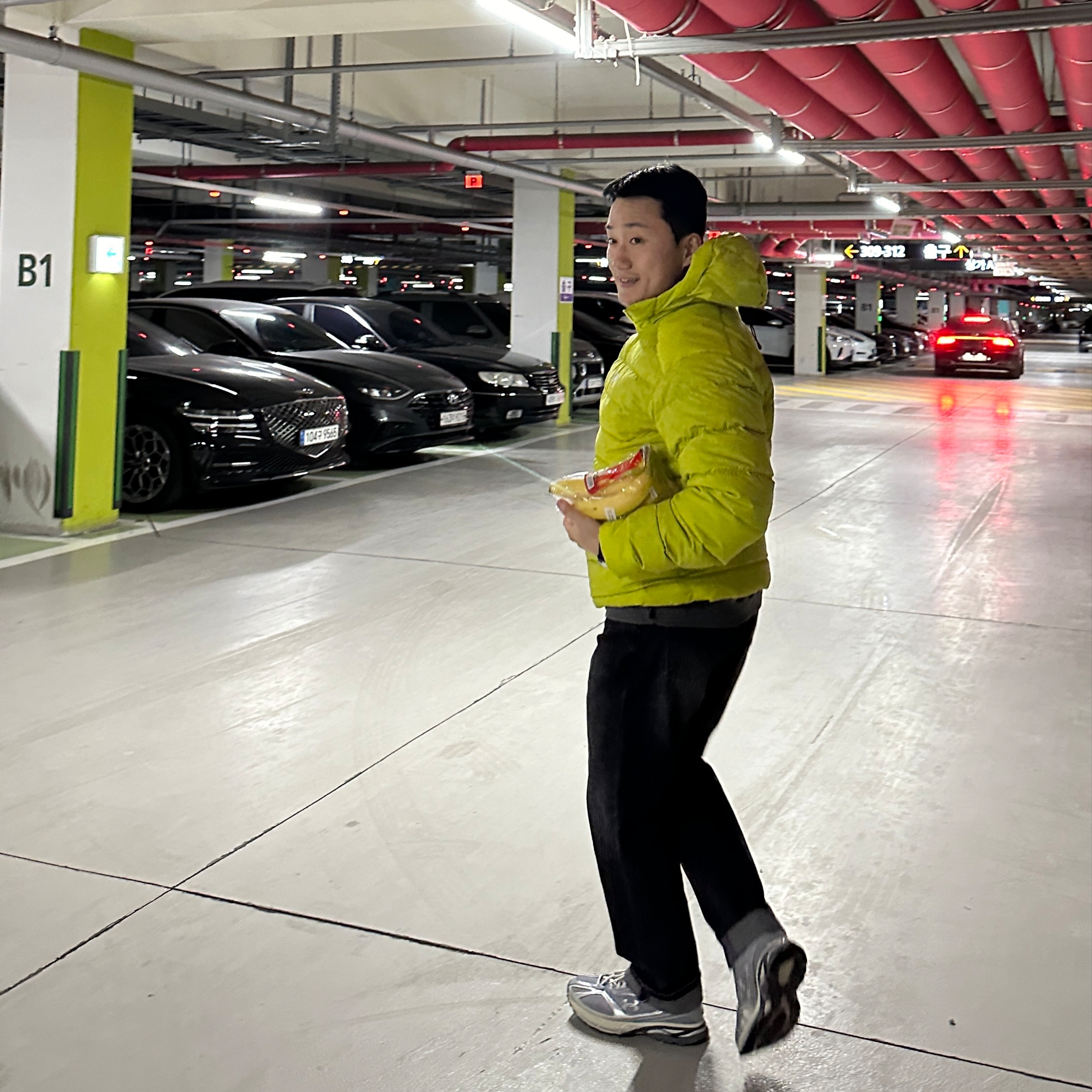 Arc'teryx Thorium Hoody Lampyre, Arc'teryx Thorium Hoody Black 착용 스타일 - 1