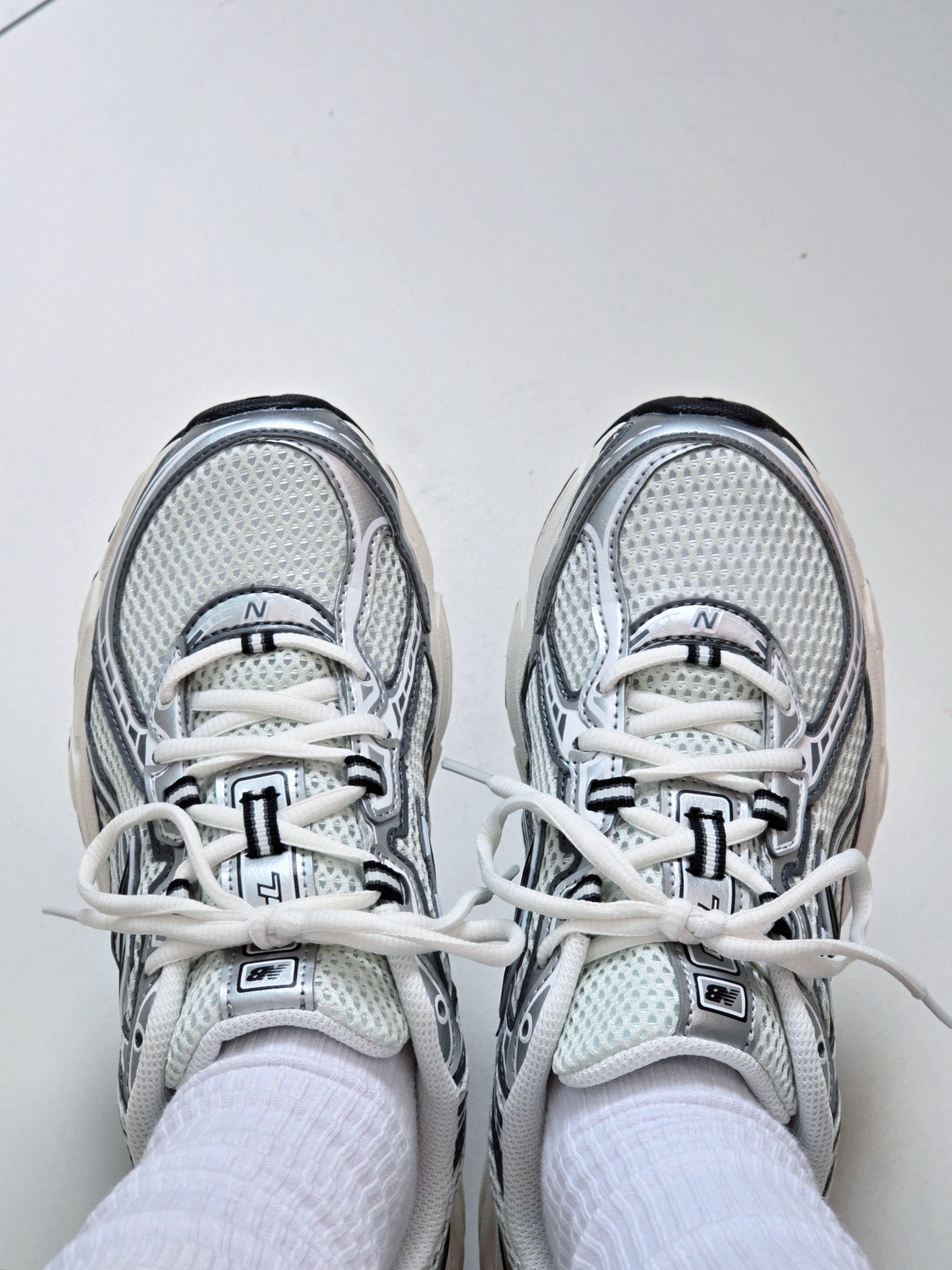 New Balance 740 Sea Salt Black 착용 스타일