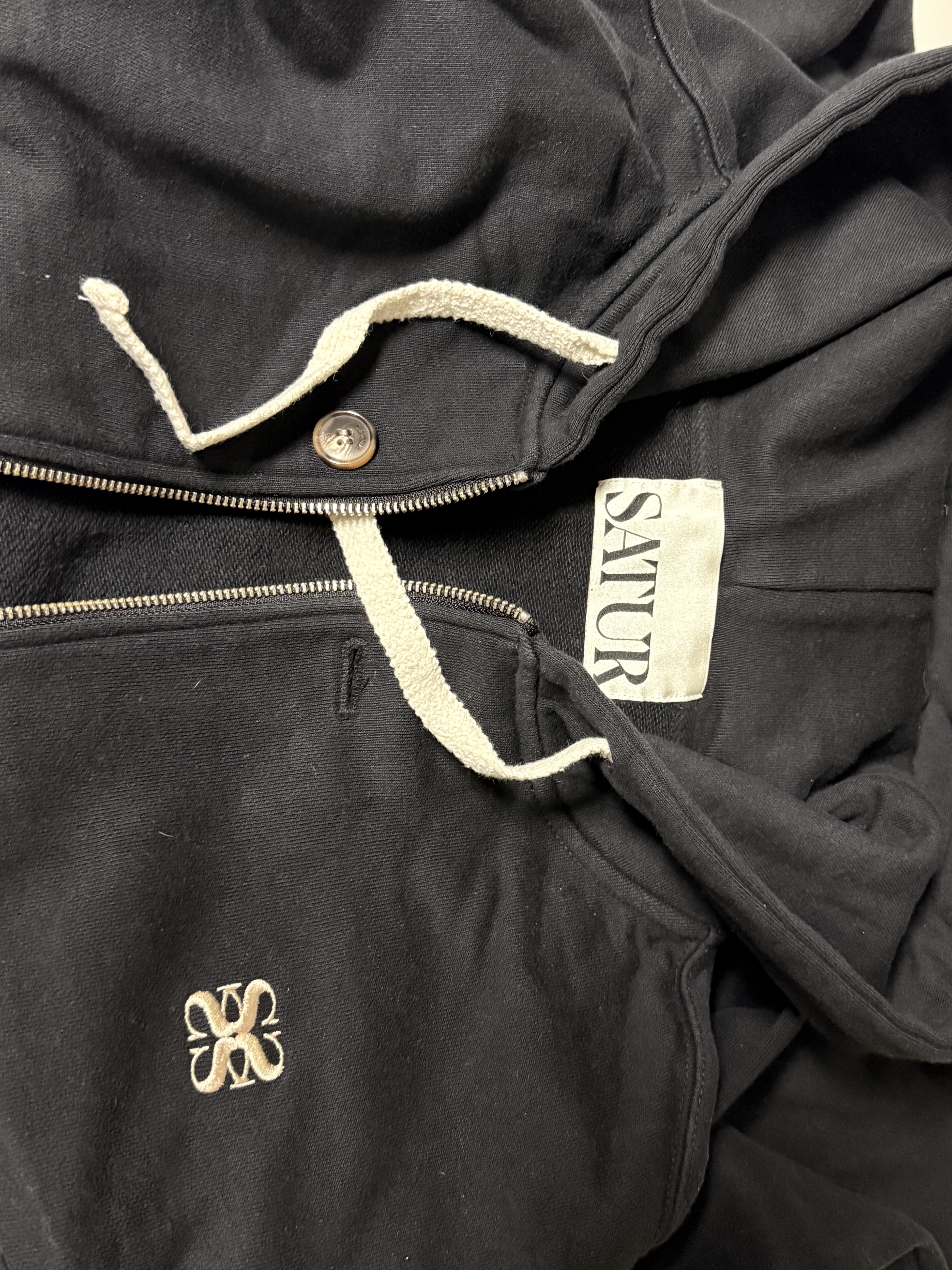 SATUR Teo Cotton All Day Hood Zip-up Palette Black 착용 스타일
