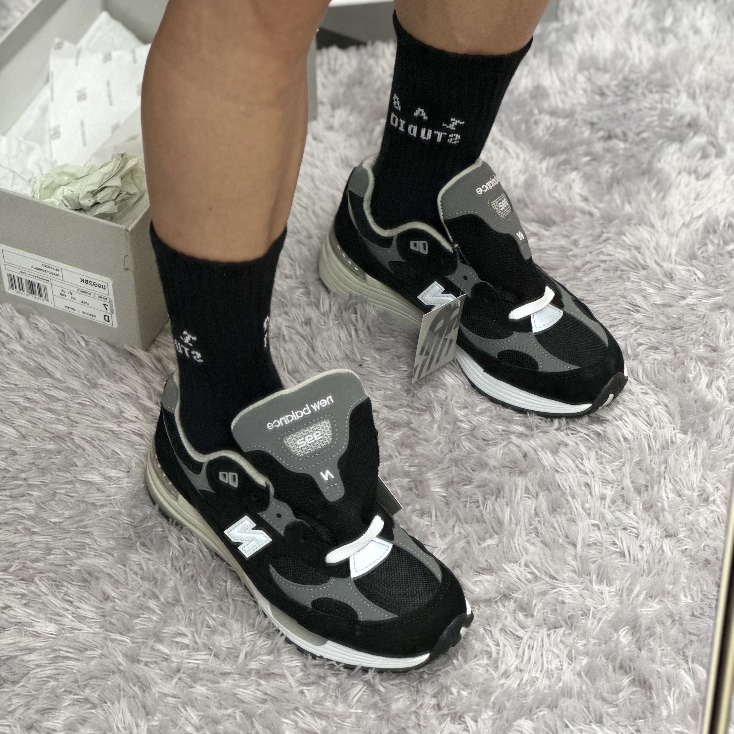 New Balance 992 Made in USA Core Black Grey 착용 스타일