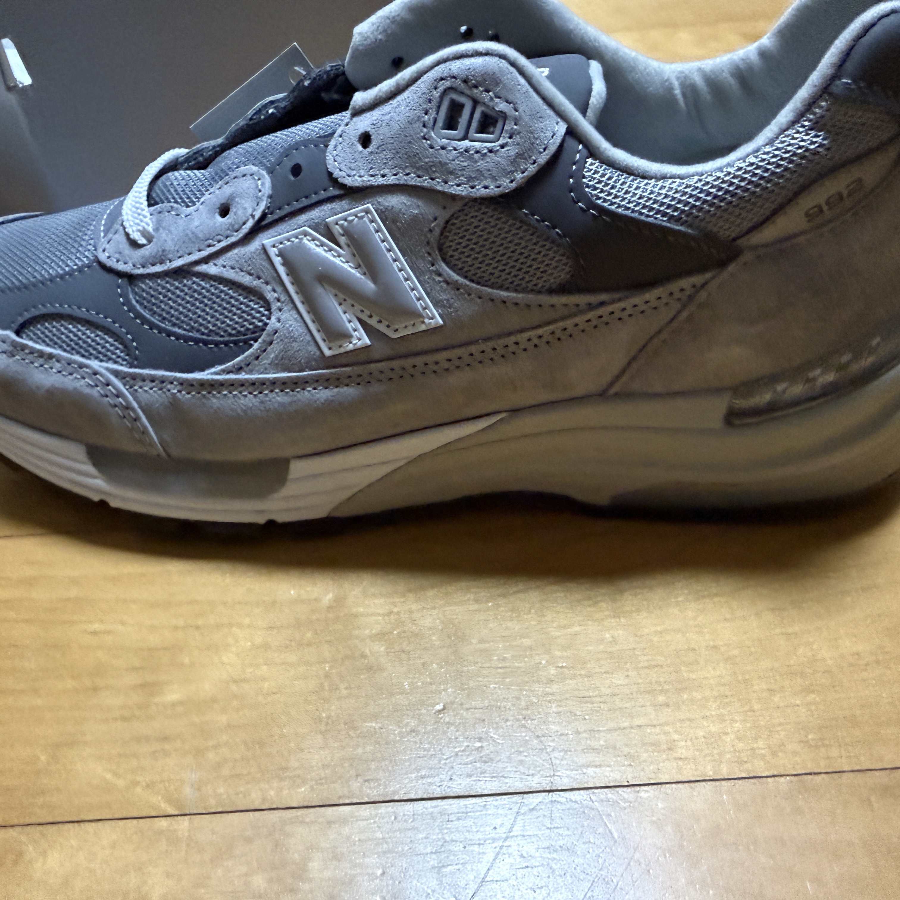 New Balance 992 Made in USA Core Grey Silver Metallic 착용 스타일