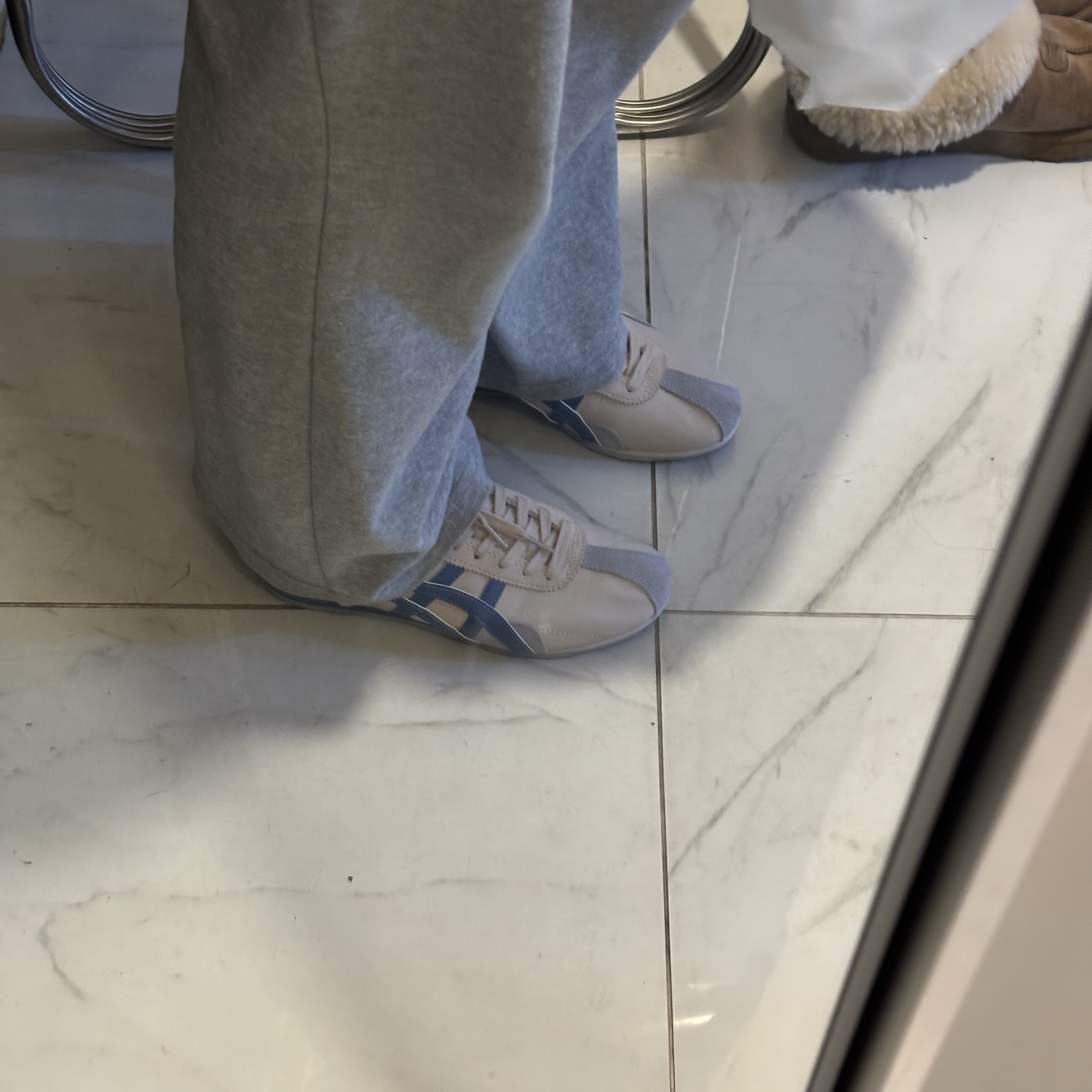 Onitsuka Tiger Runspark Cream Light Blue 착용 스타일