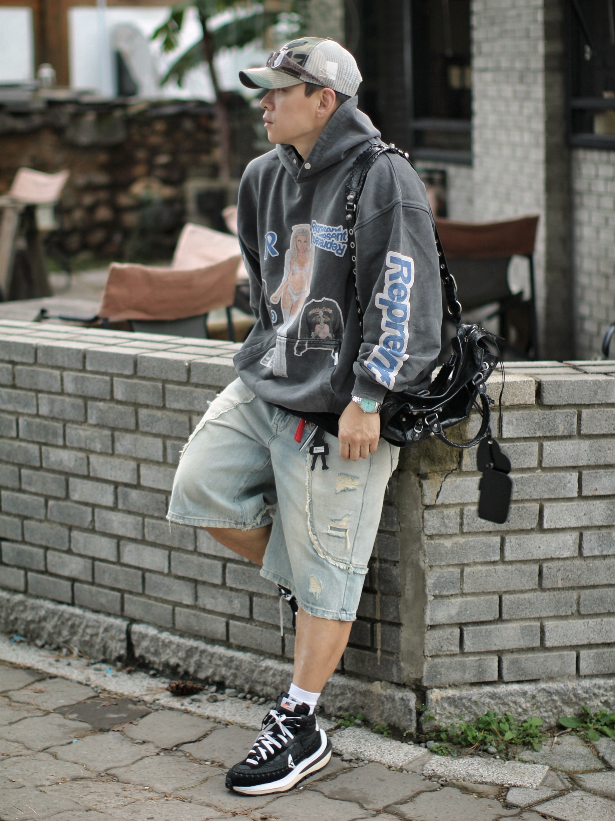 Stussy New Era 9twenty Basic Trucker Woodland Camo, Represent Question Your Innocence Hoodie Vintage Grey - 24FW 착용 스타일