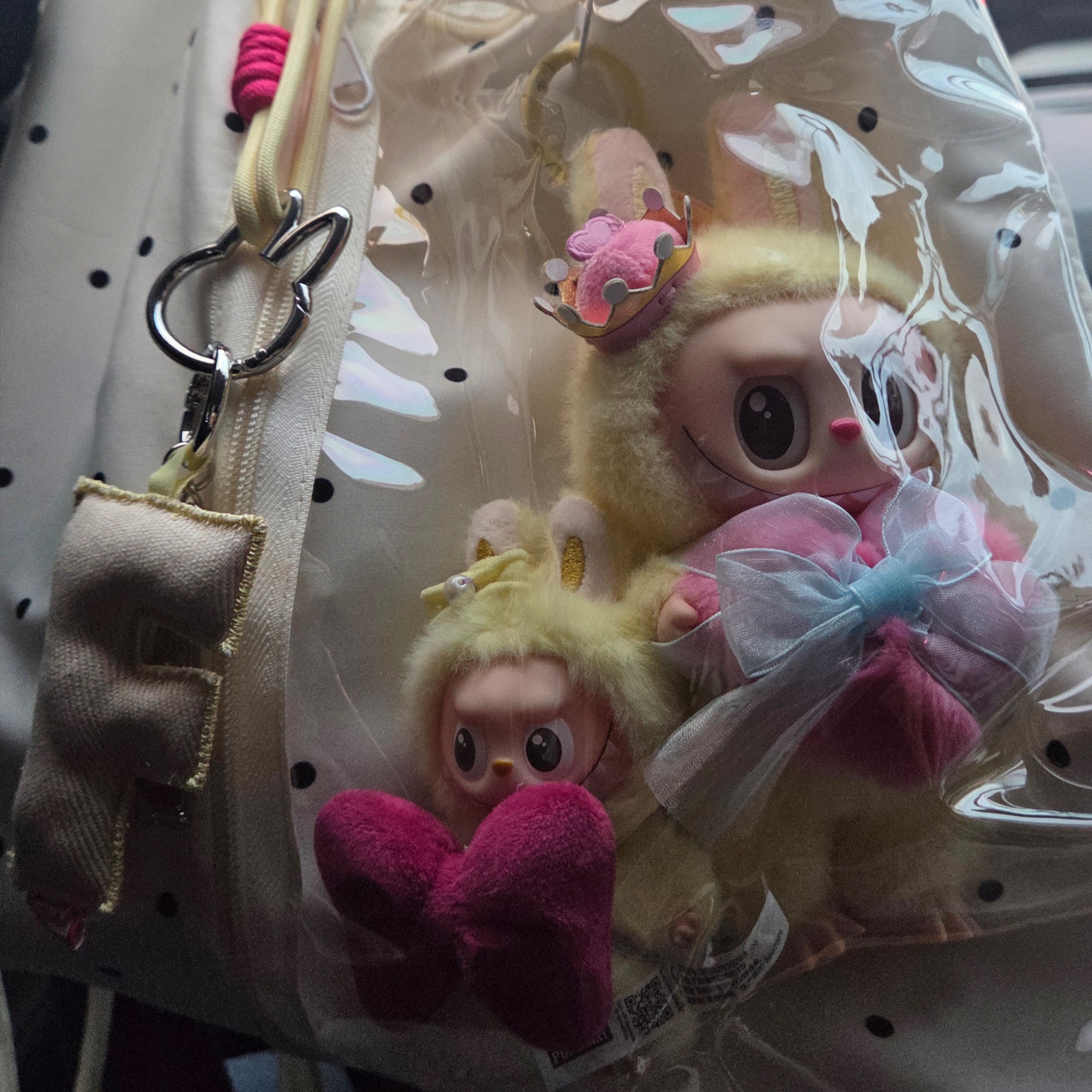 Pop Mart The Monsters Checkmate Series Plush Keyring, Pop Mart Labubu The Monsters Pin For Love Series Vinyl Plush Pendant (A-M) F (Opened Case) 착용 스타일 - 2
