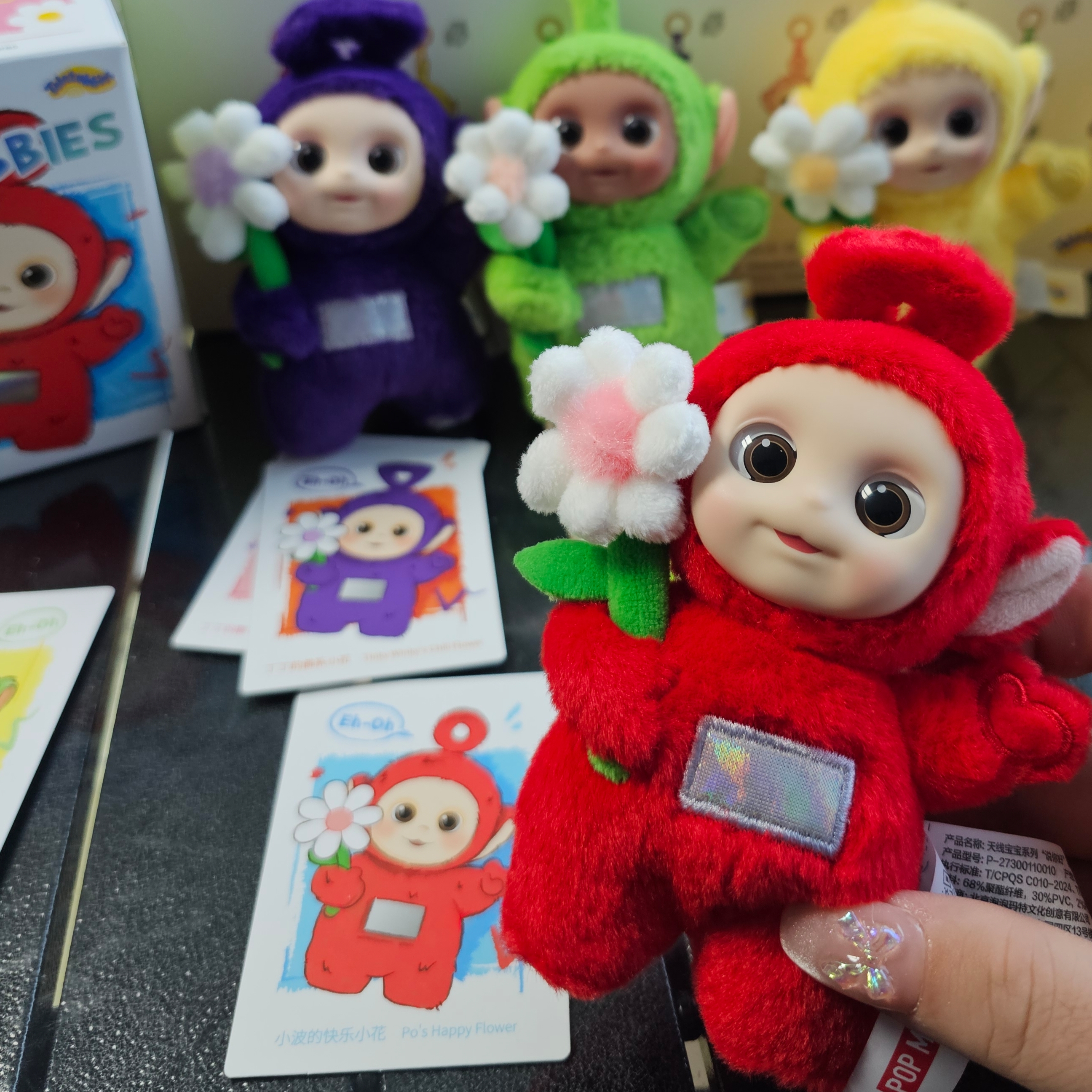 Pop Mart Teletubbies Say Hello Series Figures Sealed Case (8 Blind Boxes), Matin Kim Side Zipper Two Way Mini Cross Bag Black 착용 스타일 - 4