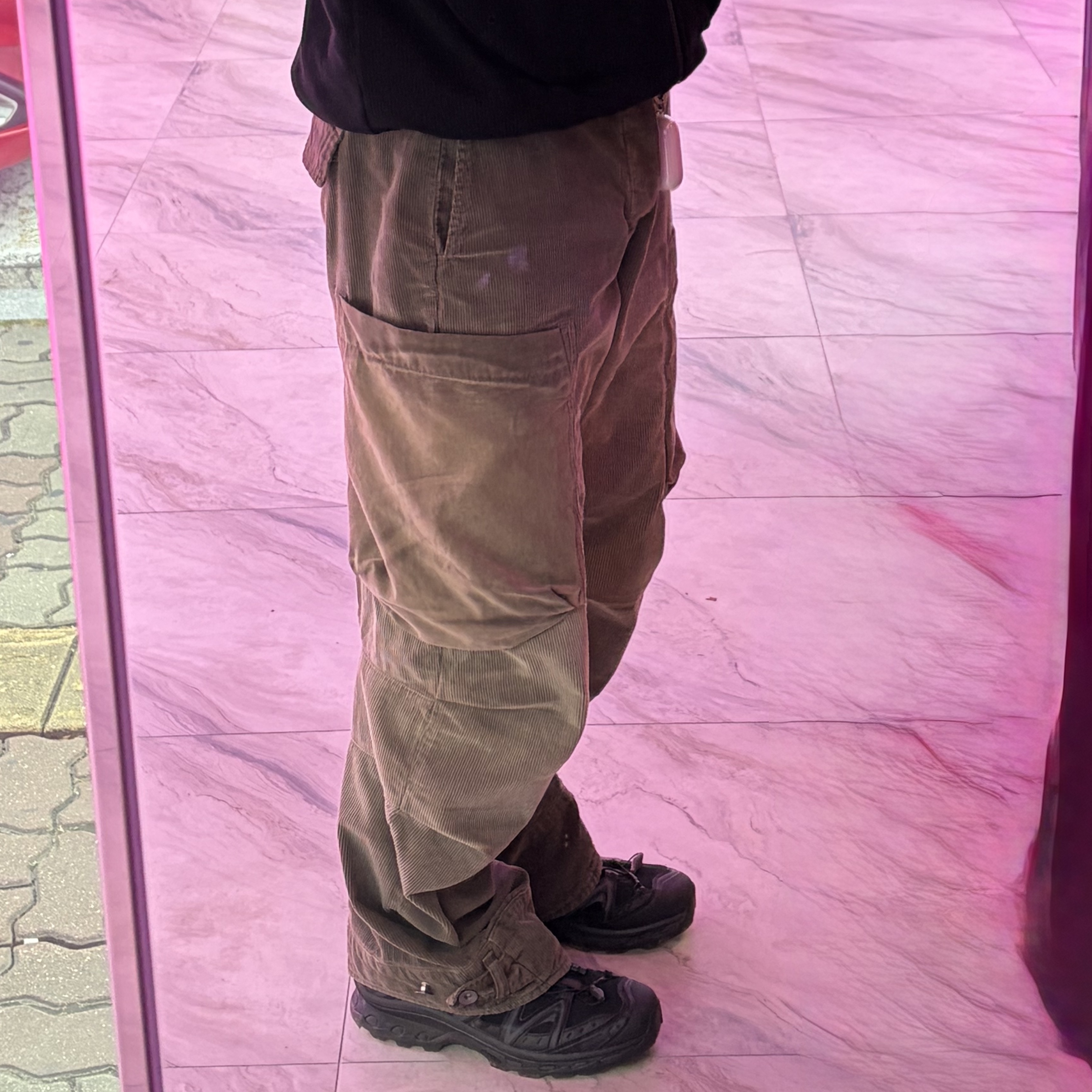 Sansan Gear Washed Corduroy Pants Cappucino, Salomon XT-Quest ADV Black 착용 스타일